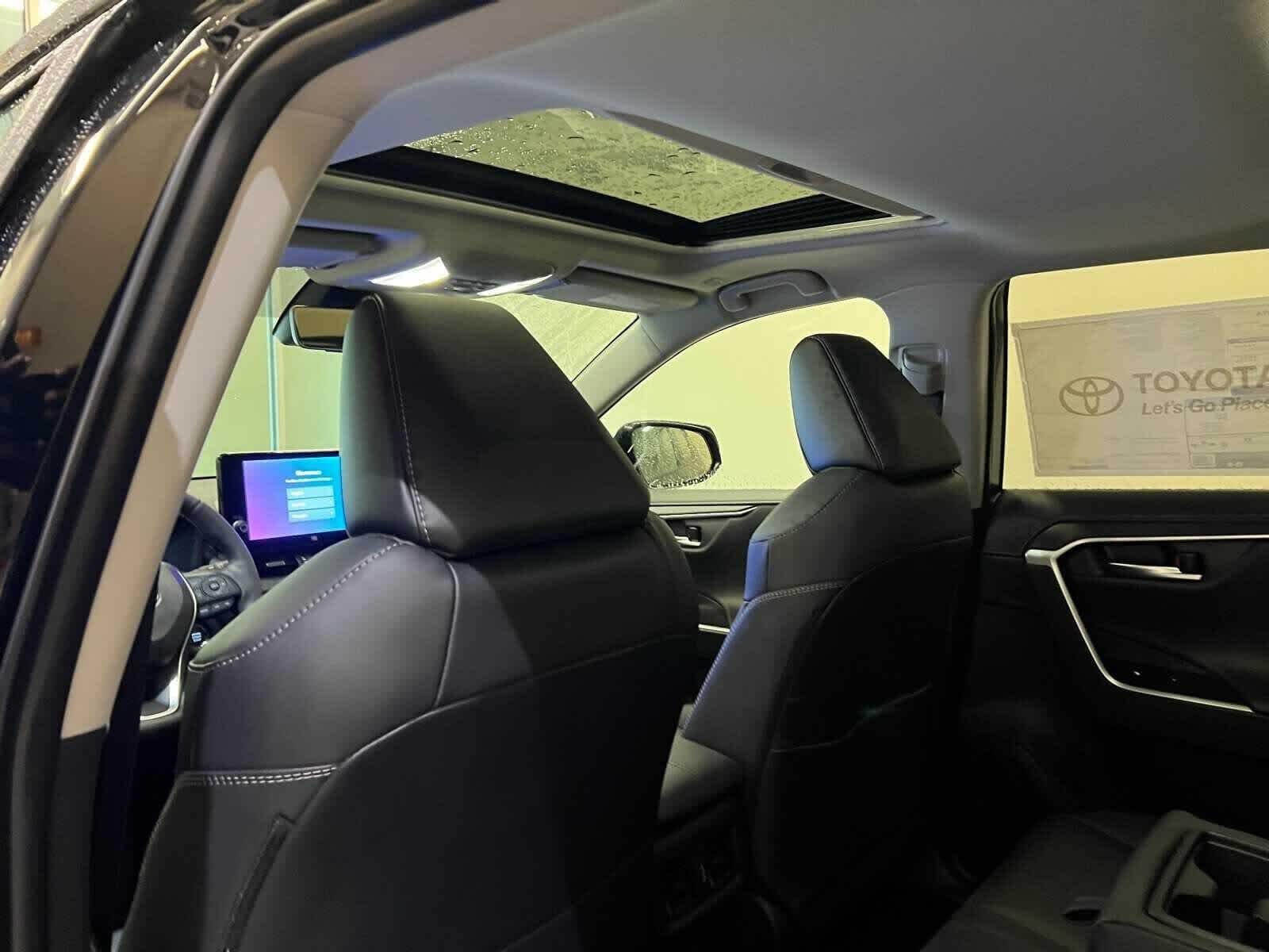 Thumbnail: 2025 Toyota RAV4 - 10