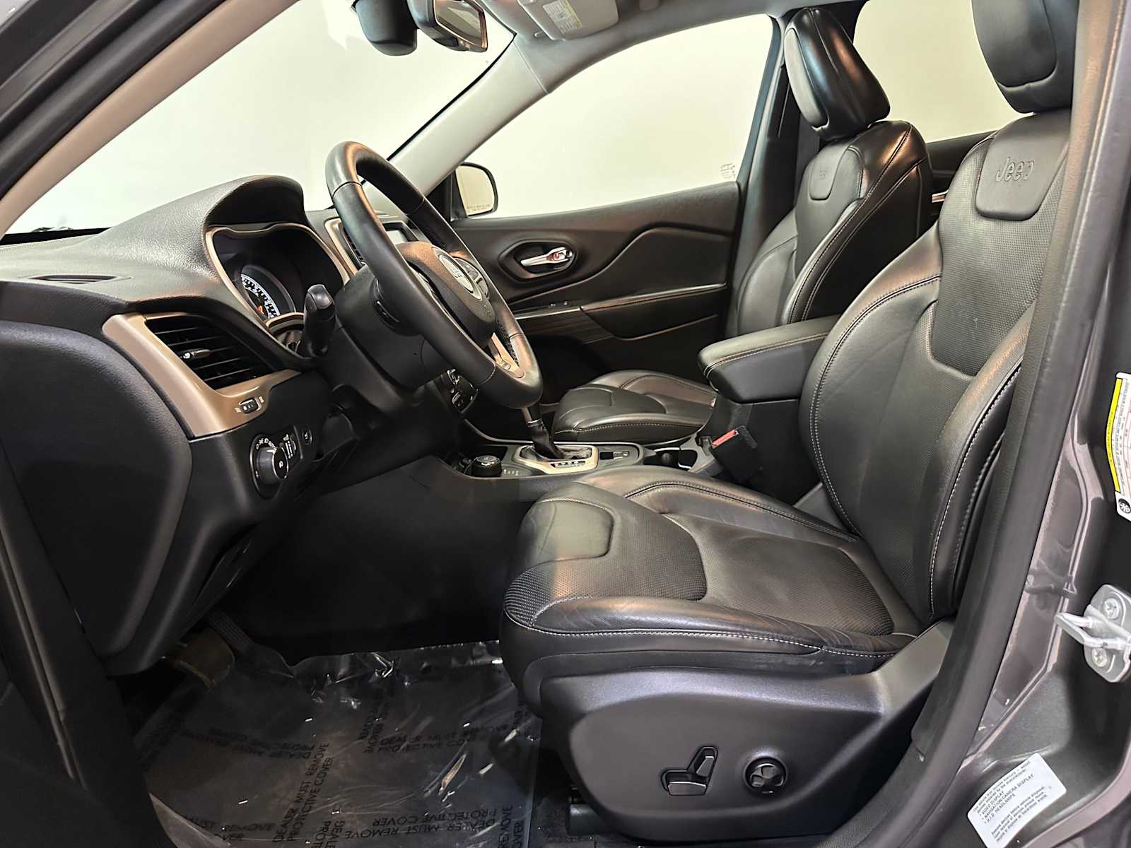 Thumbnail: 2015 Jeep Cherokee - 22