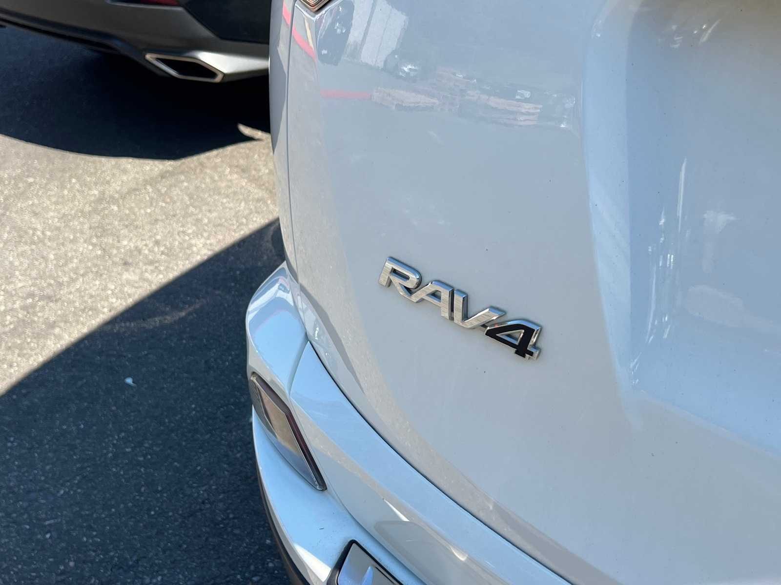 Thumbnail: 2018 Toyota RAV4 - 9