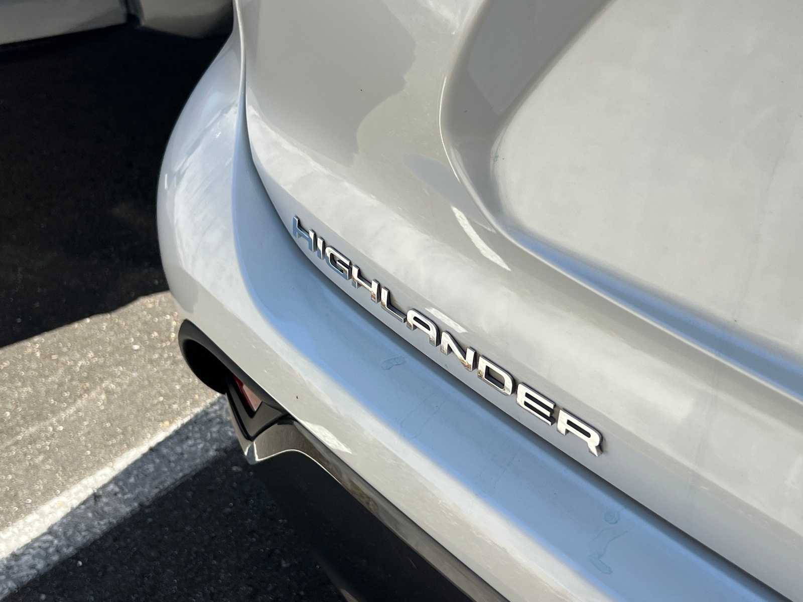 Thumbnail: 2022 Toyota Highlander - 8