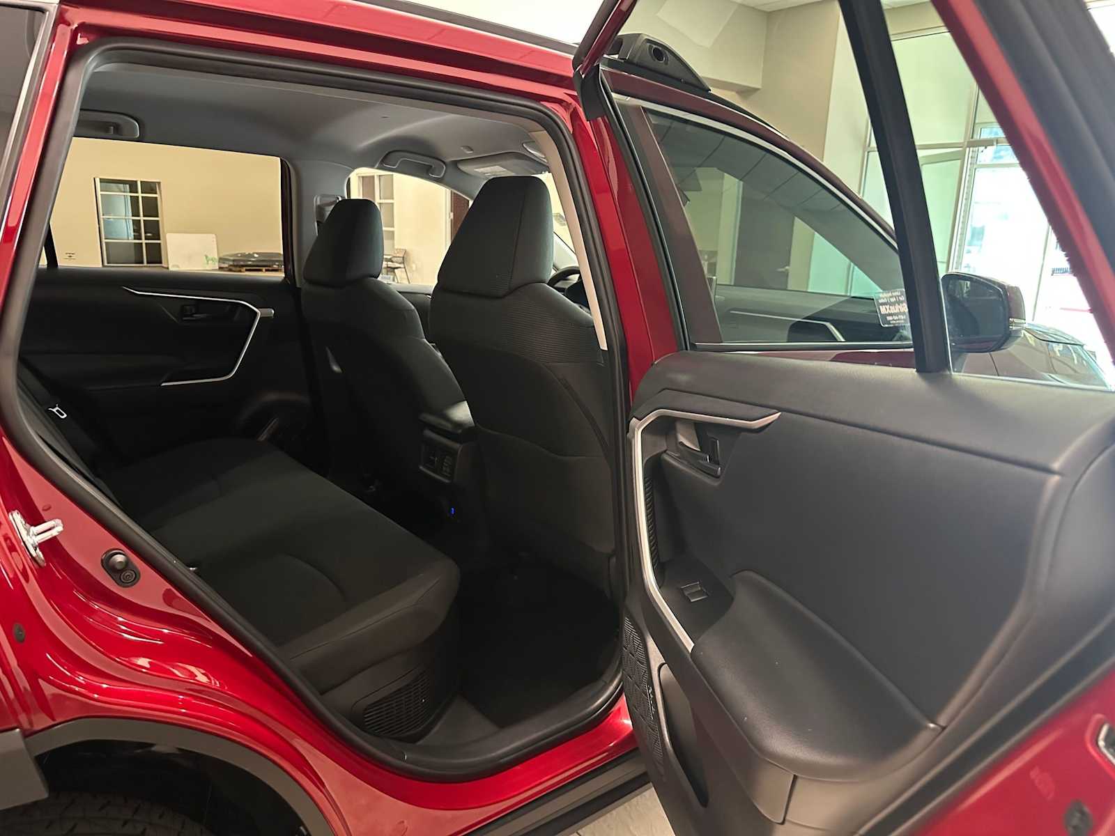 Thumbnail: 2025 Toyota RAV4 - 25