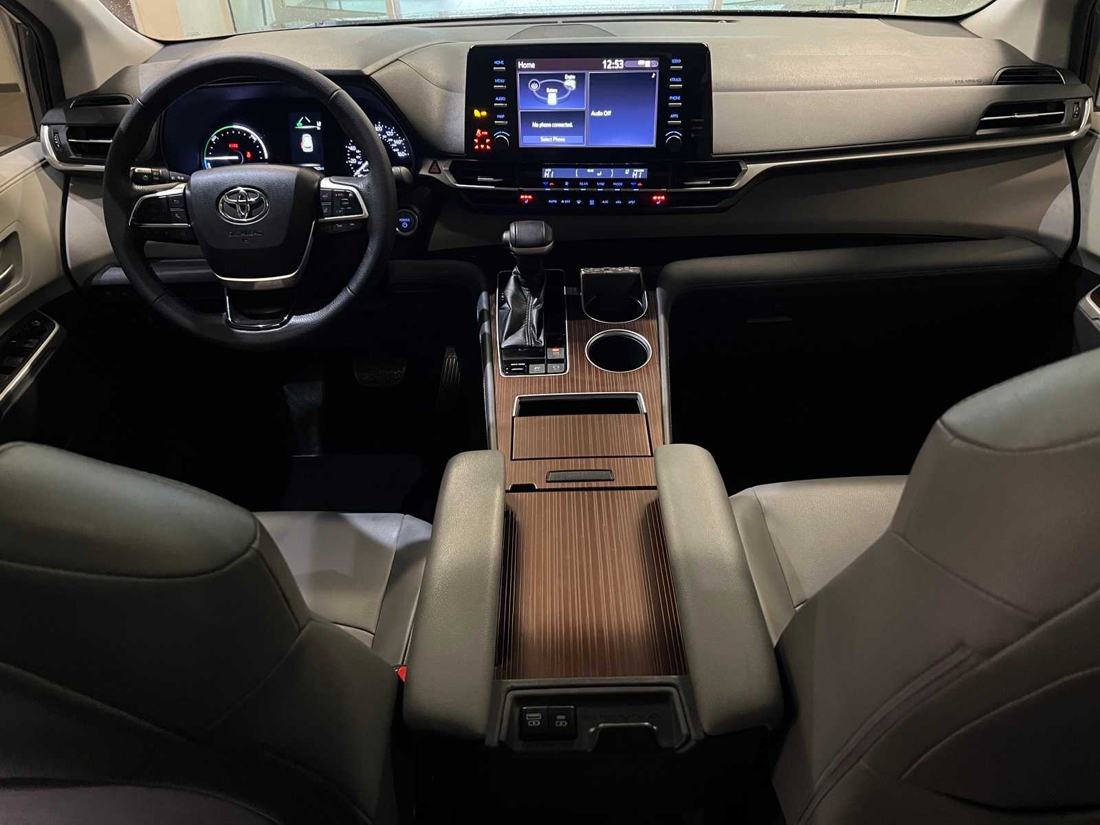 Thumbnail: 2021 Toyota Sienna - 10