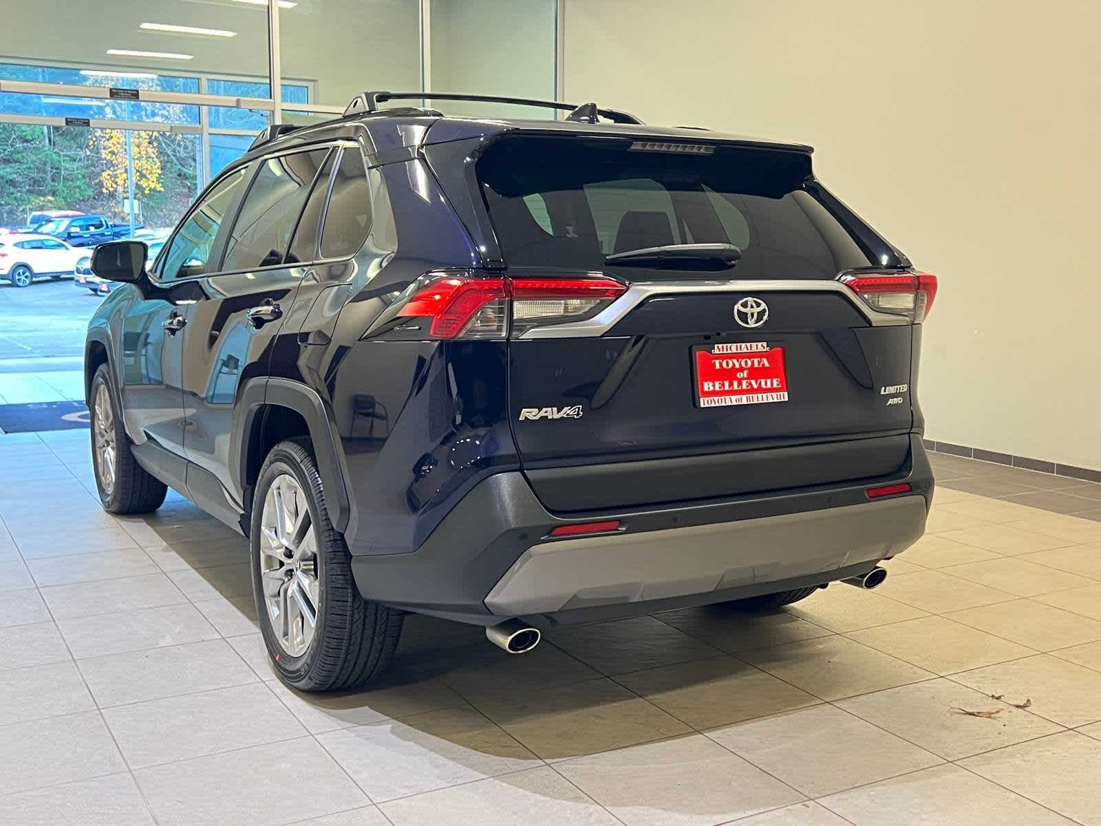 Thumbnail: 2021 Toyota RAV4 - 4