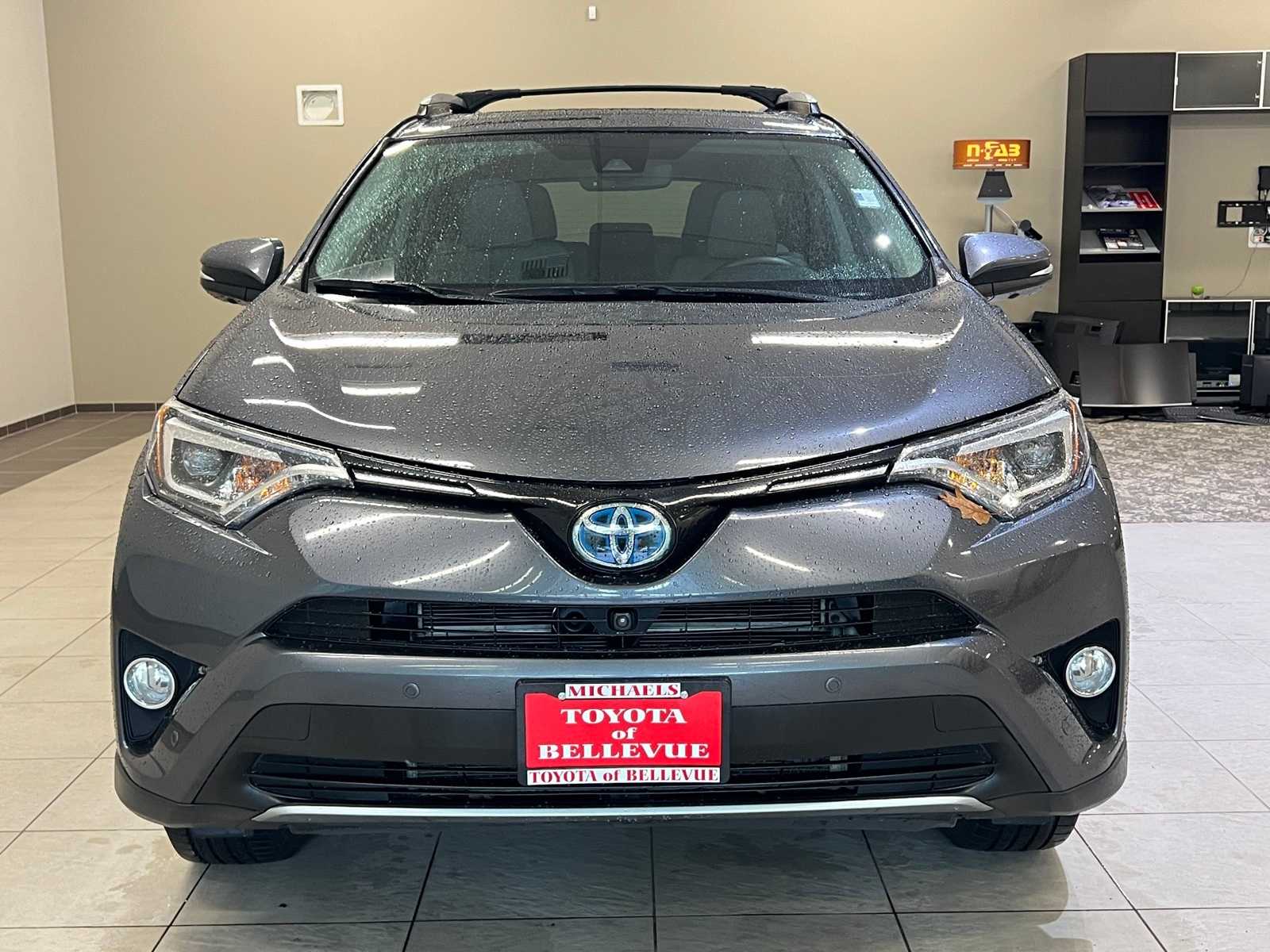 Thumbnail: 2017 Toyota RAV4 - 8