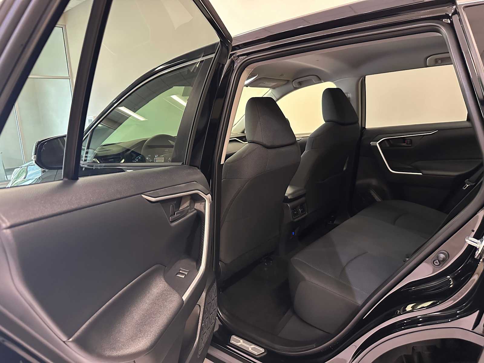 Thumbnail: 2025 Toyota RAV4 - 23