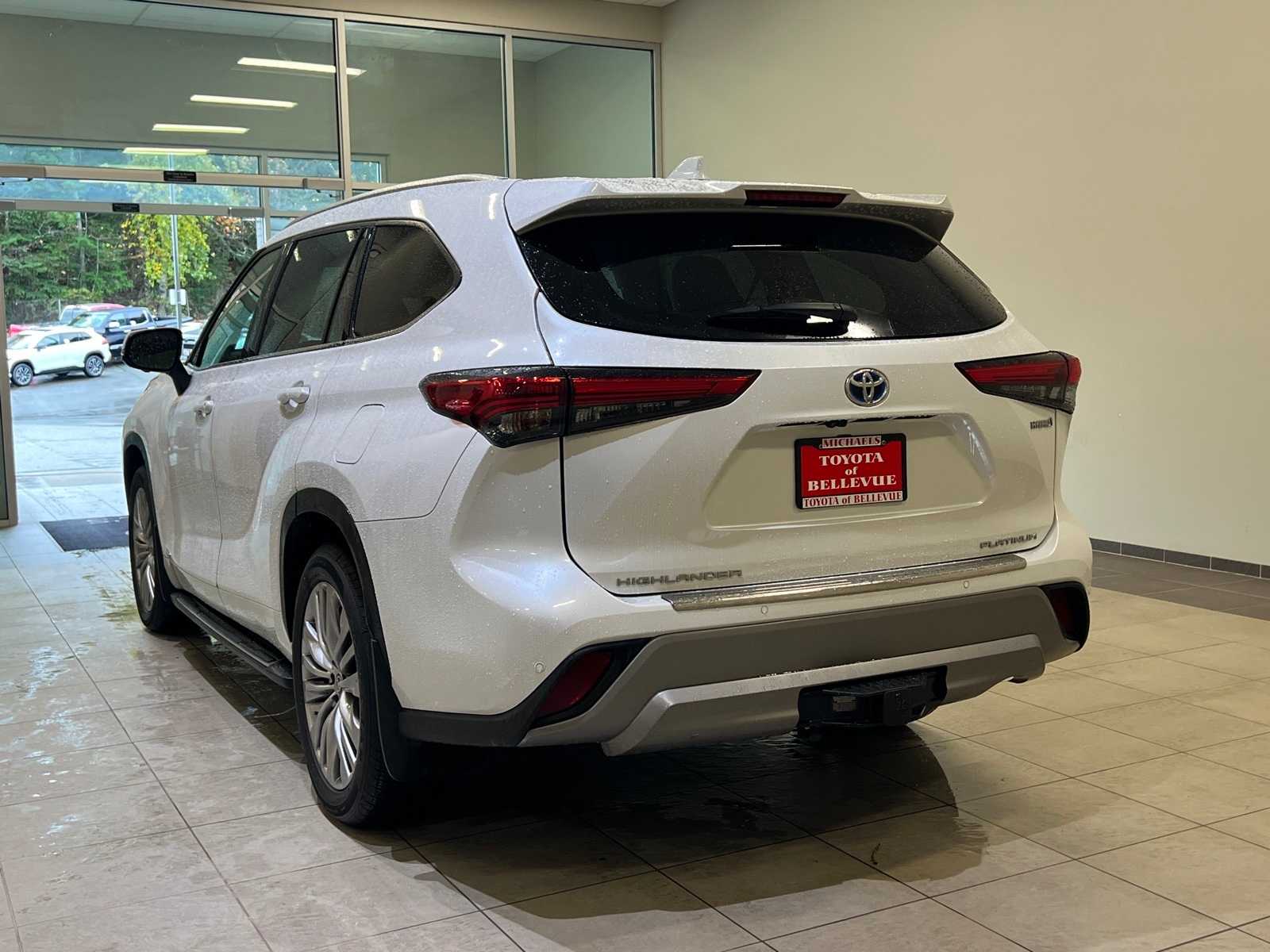 Thumbnail: 2023 Toyota Highlander - 4