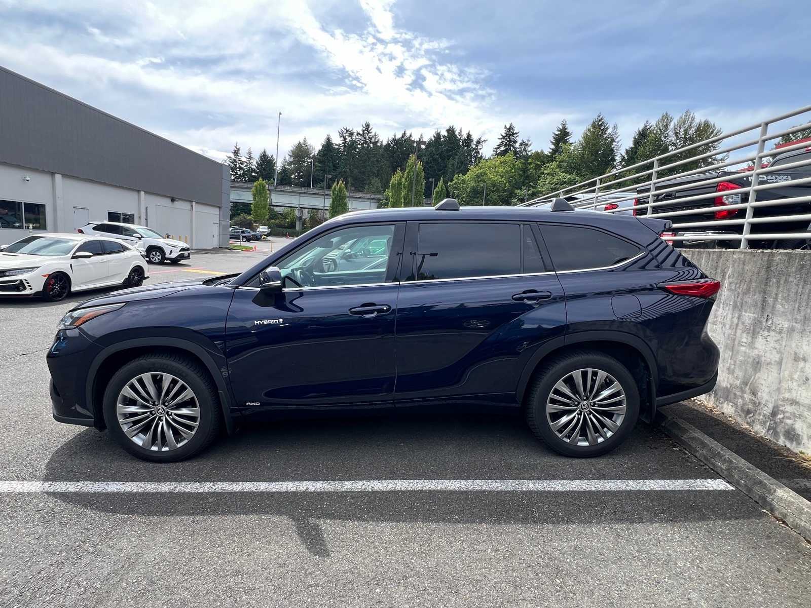 Thumbnail: 2021 Toyota Highlander - 6