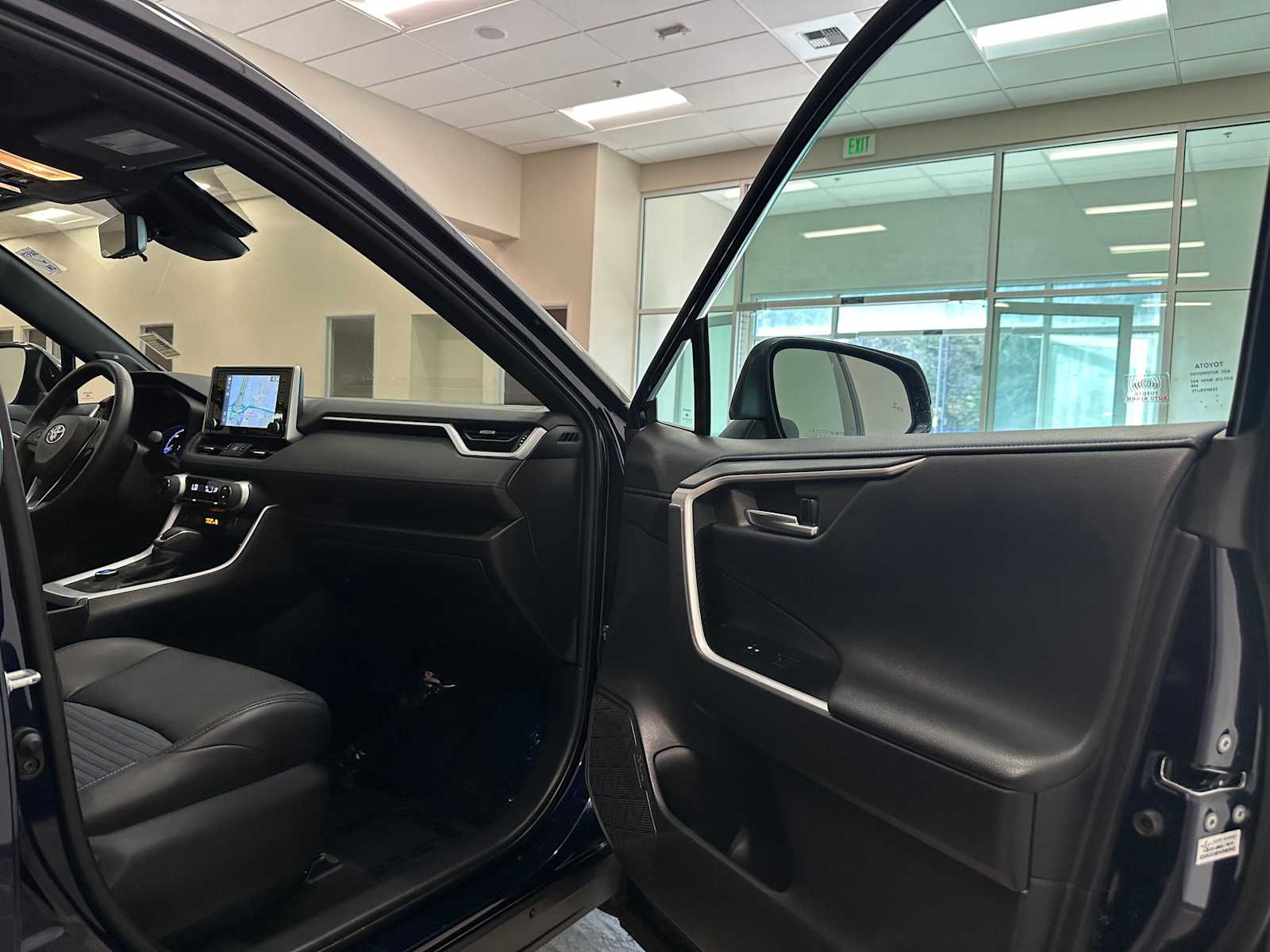 Thumbnail: 2021 Toyota RAV4 - 29