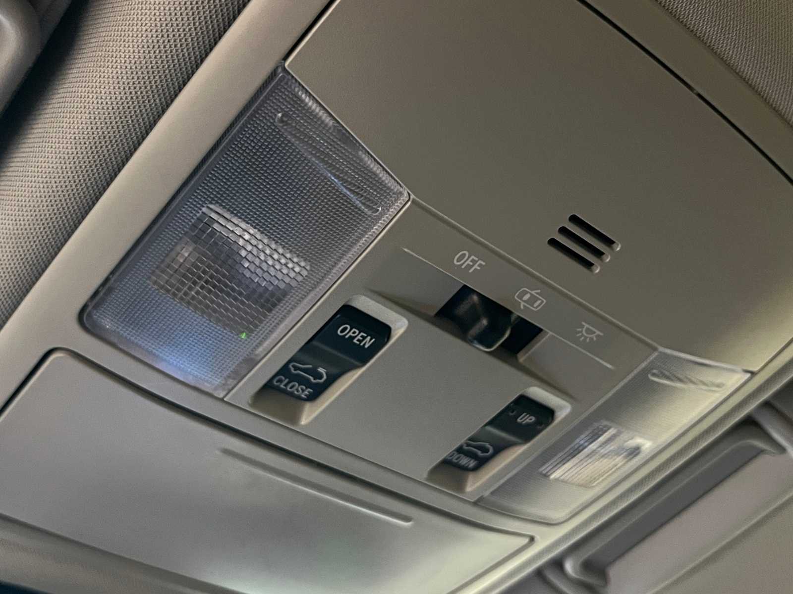 Thumbnail: 2018 Toyota RAV4 - 27