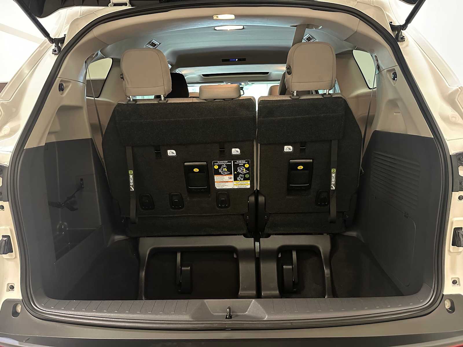 Thumbnail: 2024 Toyota Sienna - 29