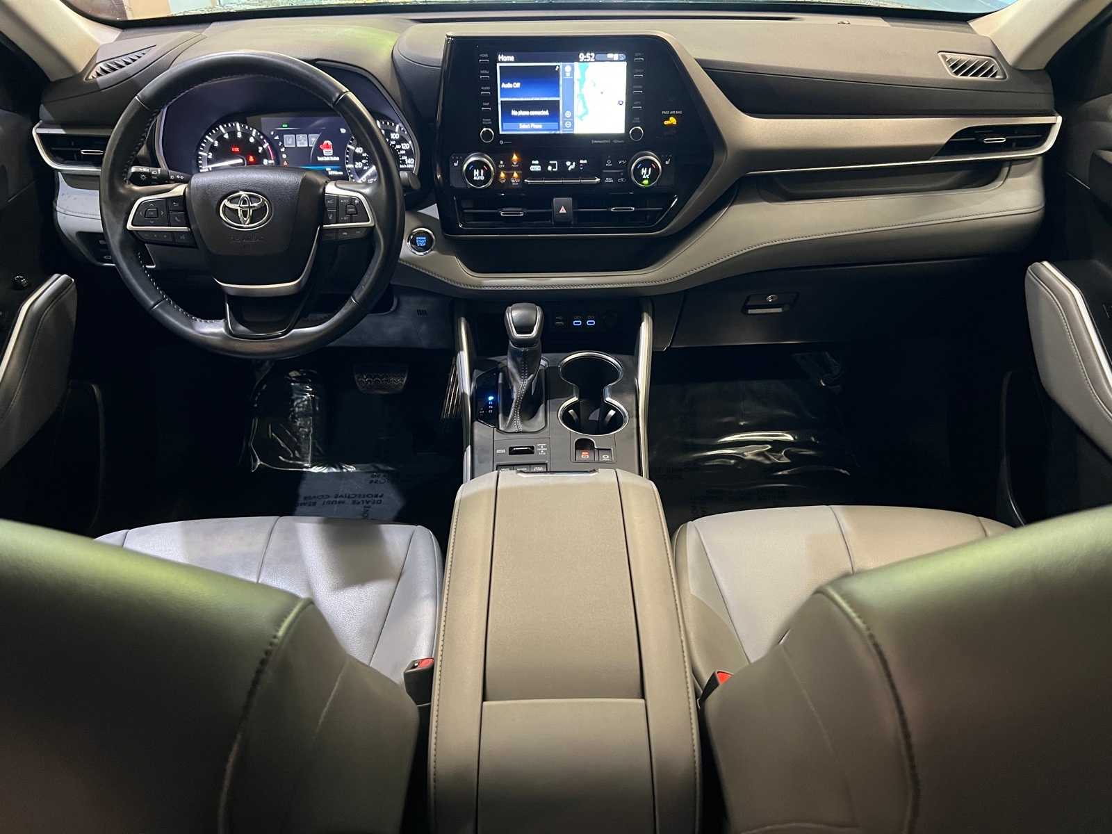 Thumbnail: 2022 Toyota Highlander - 10