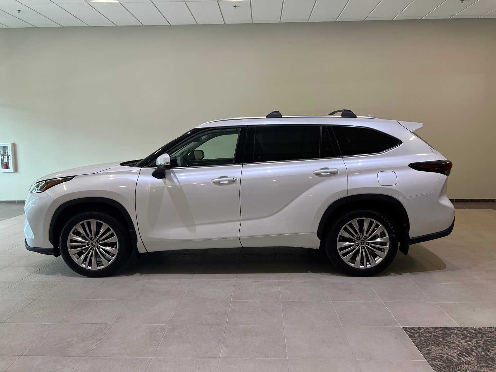 Thumbnail: 2024 Toyota Highlander - 3