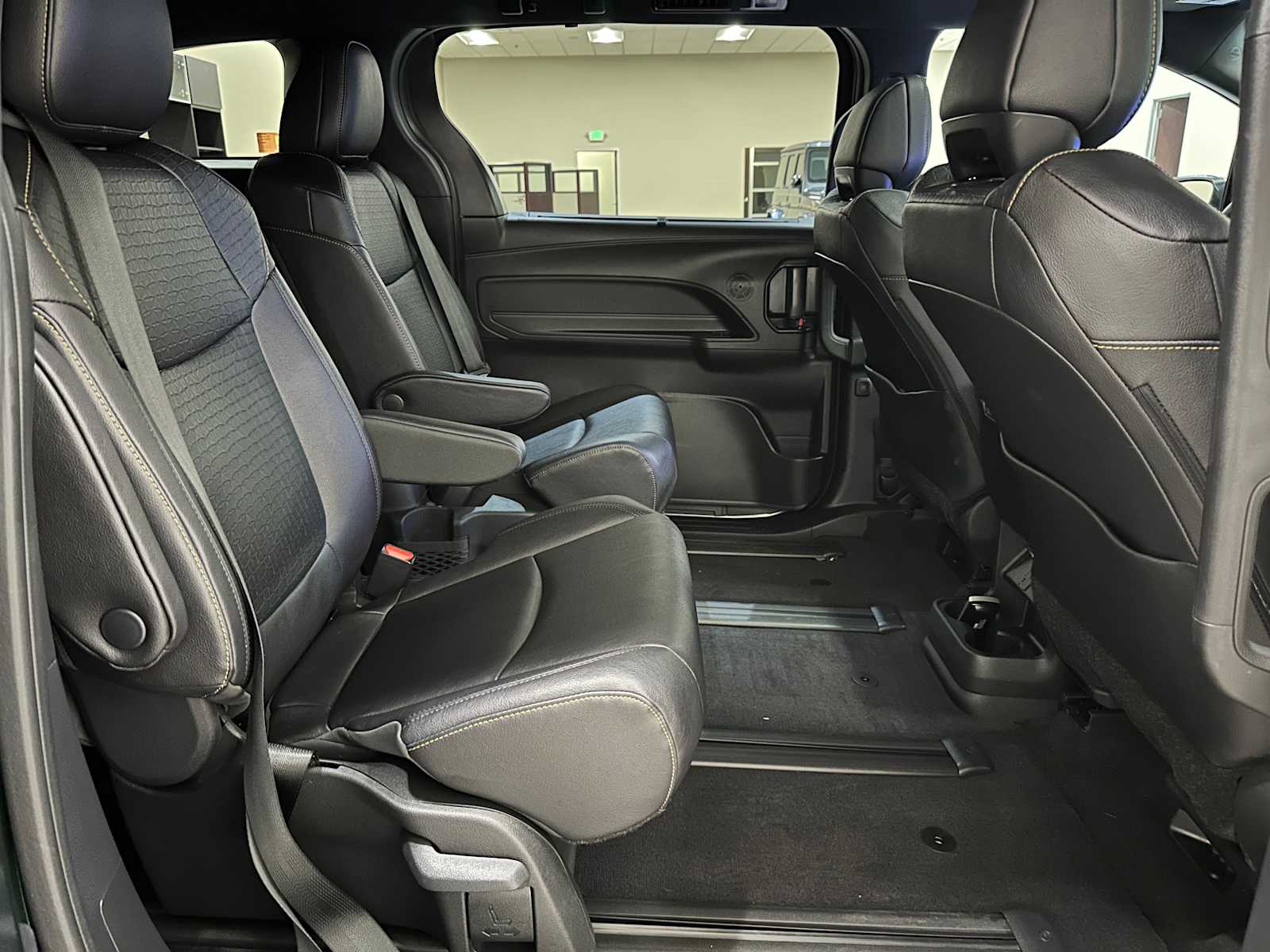 Thumbnail: 2025 Toyota Sienna - 27