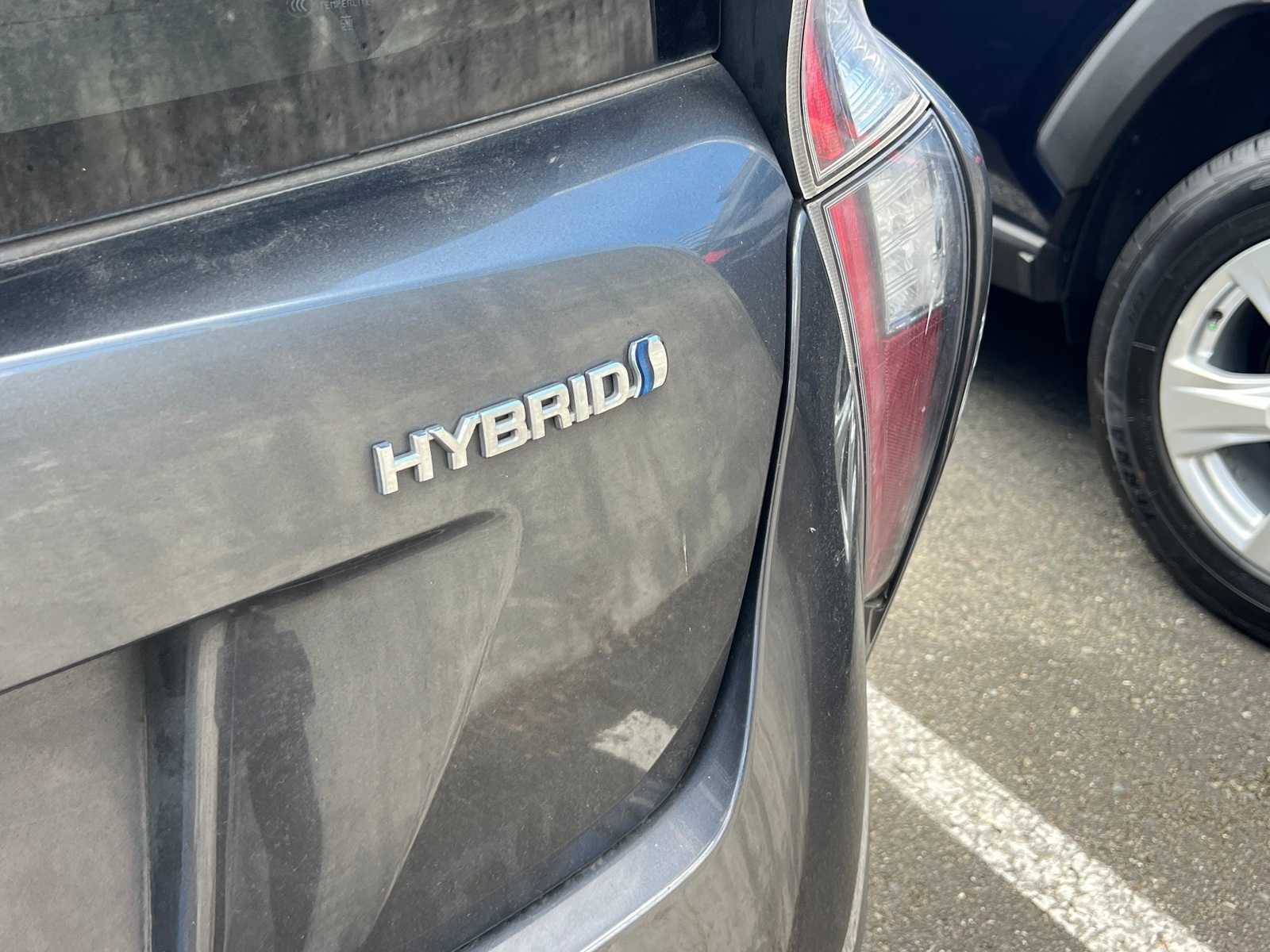 Thumbnail: 2016 Toyota Prius - 9