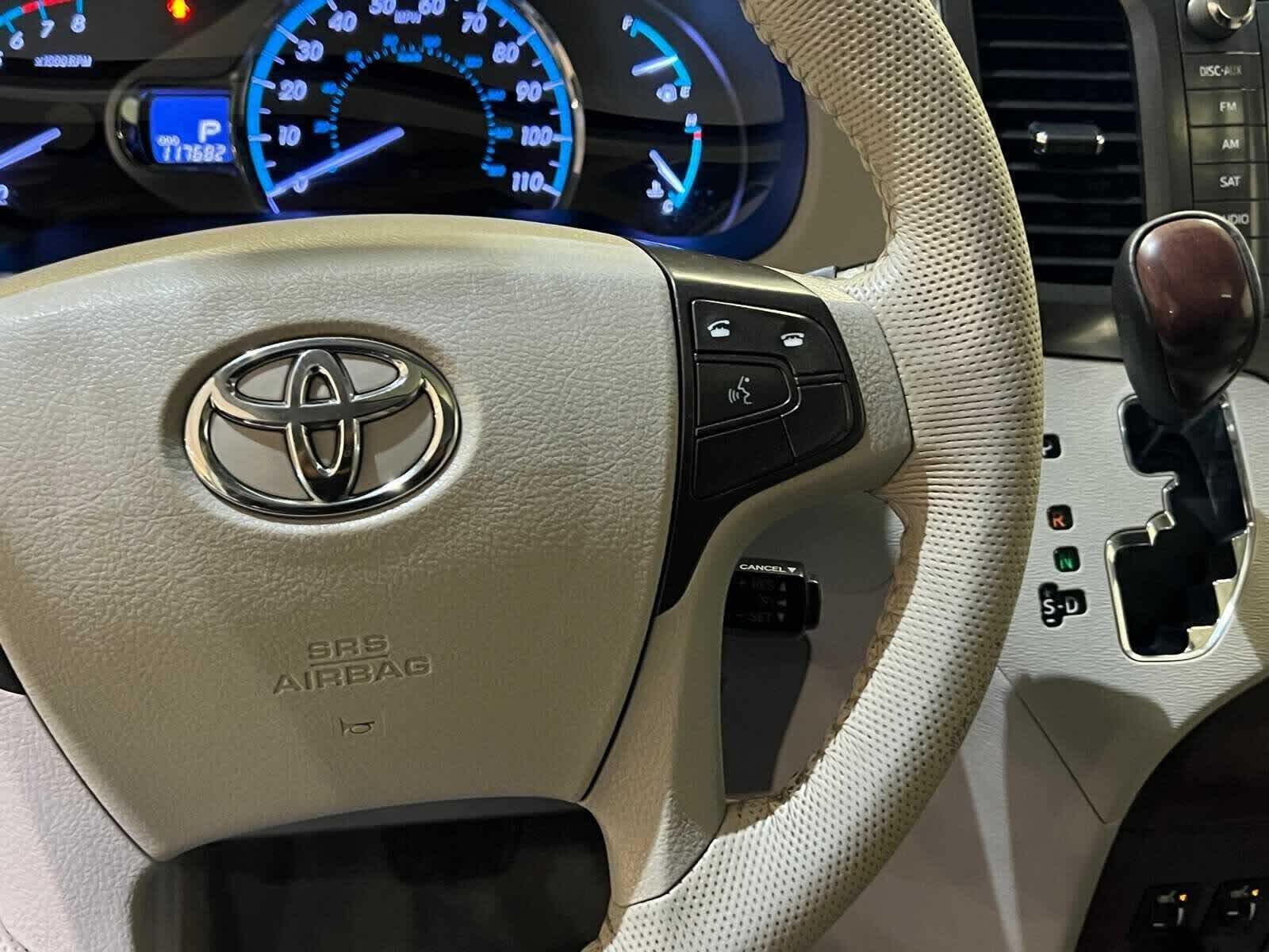 Thumbnail: 2014 Toyota Sienna - 21