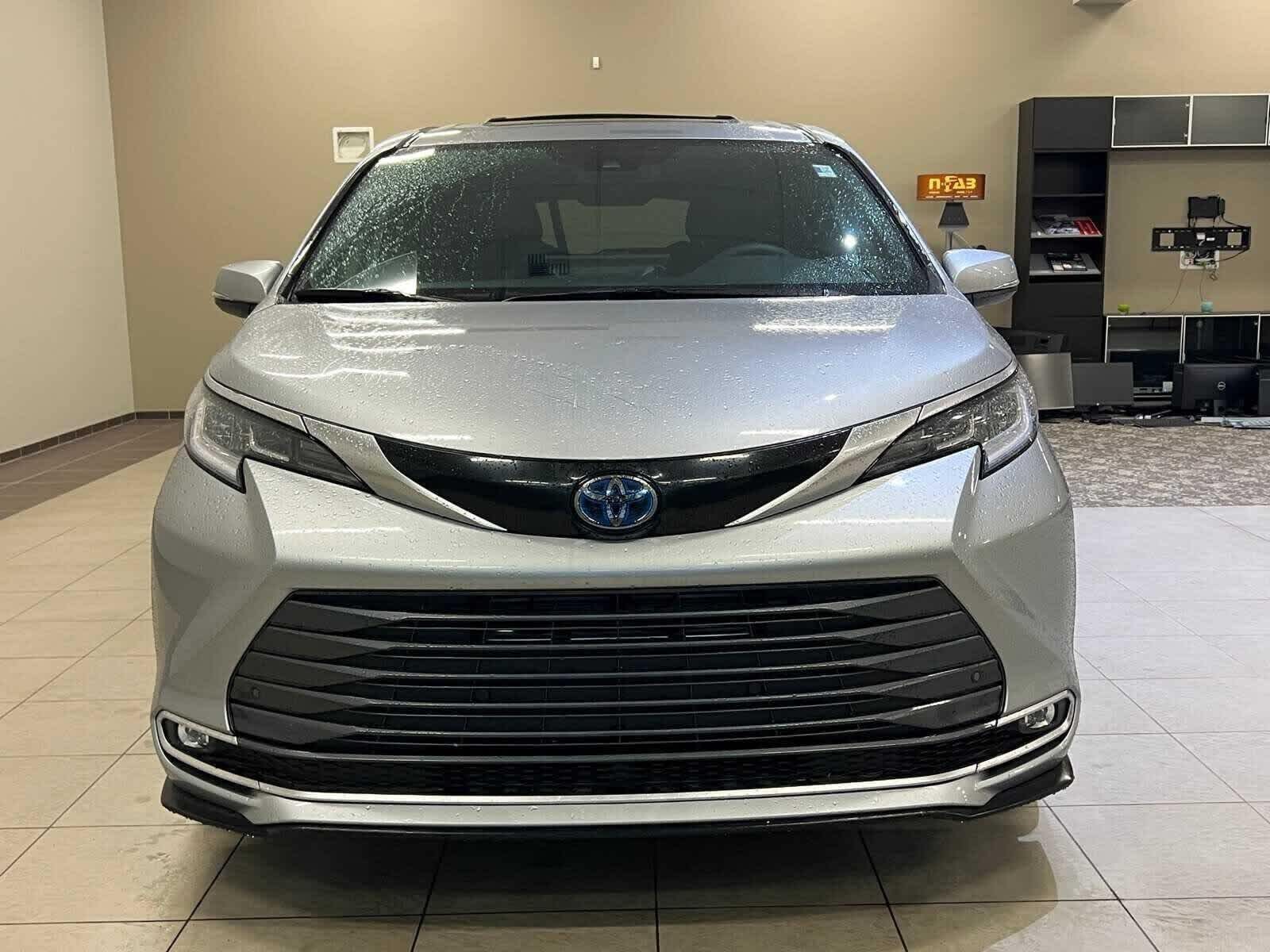 Thumbnail: 2025 Toyota Sienna - 8