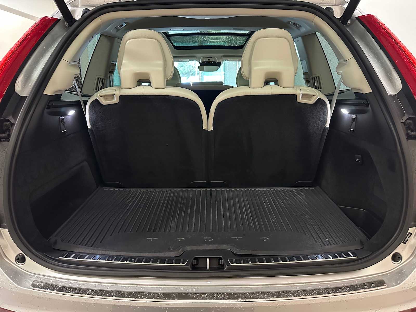 Thumbnail: 2022 Volvo XC90 - 32