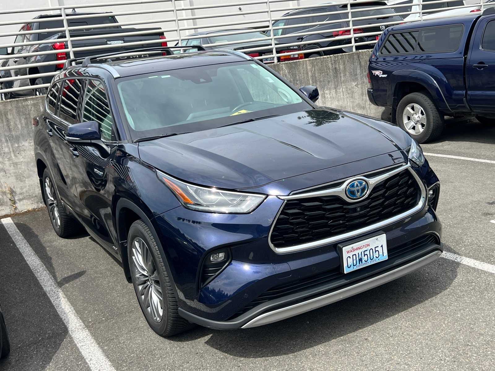 Thumbnail: 2021 Toyota Highlander - 3