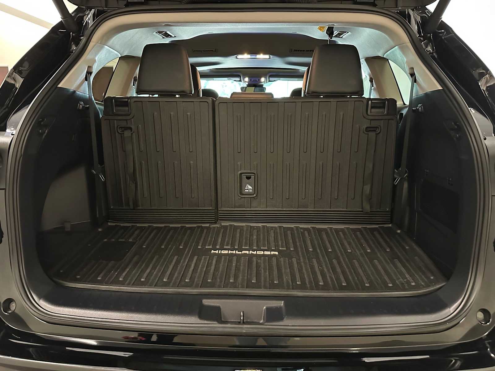 Thumbnail: 2024 Toyota Highlander - 30