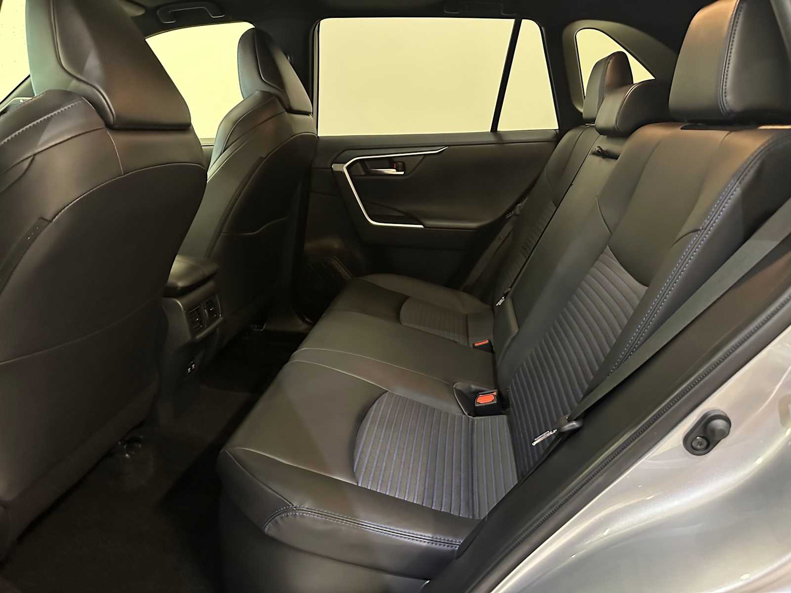 Thumbnail: 2019 Toyota RAV4 - 23