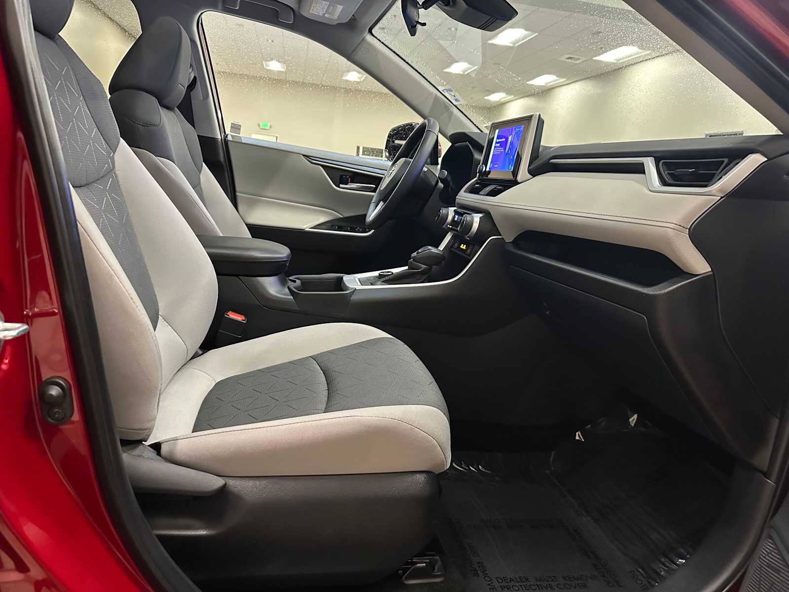 Thumbnail: 2025 Toyota RAV4 - 28