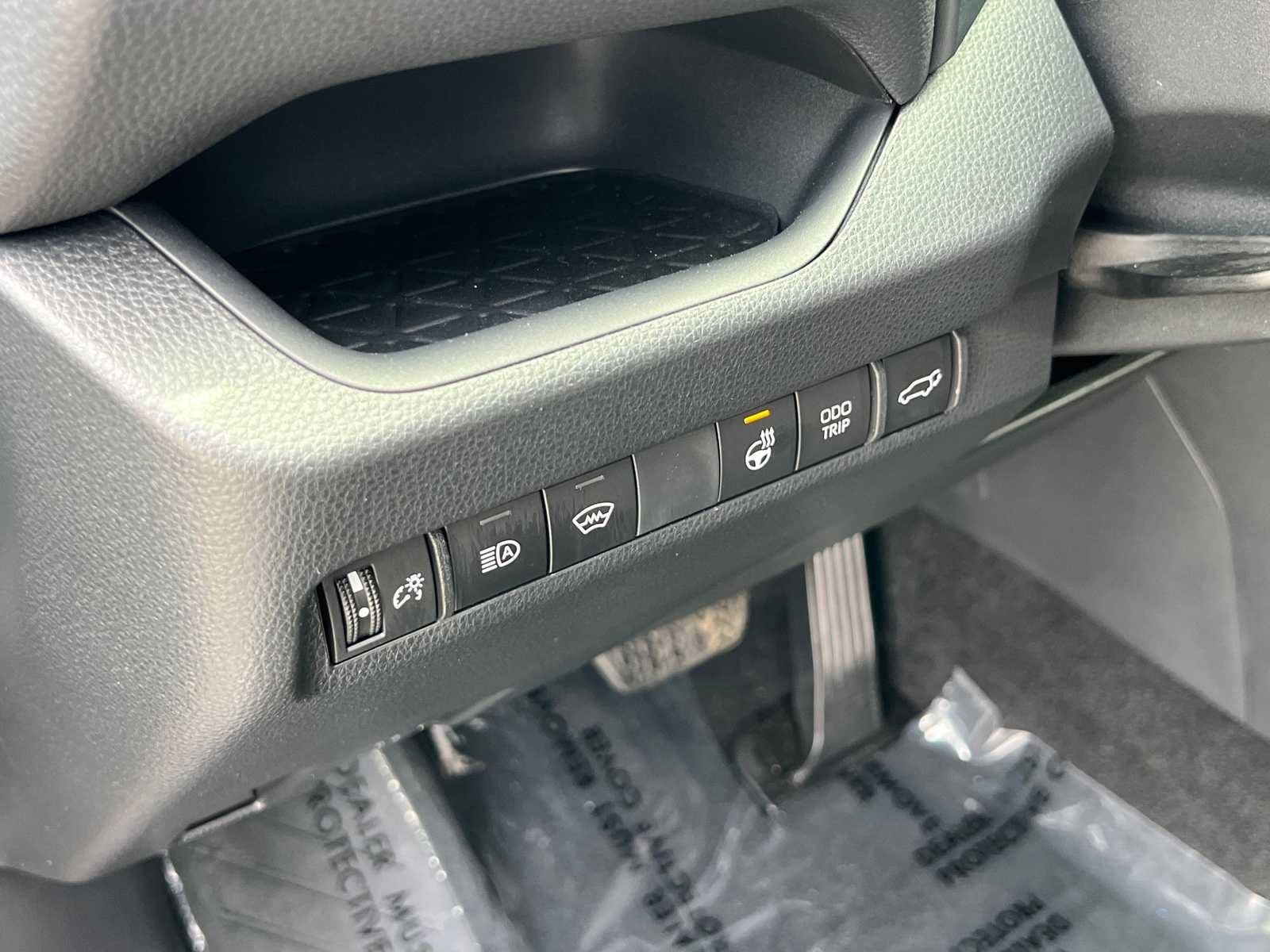 2025 Toyota RAV4 XSE 16