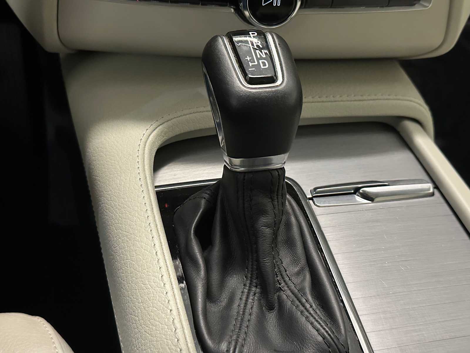 Thumbnail: 2022 Volvo XC90 - 17