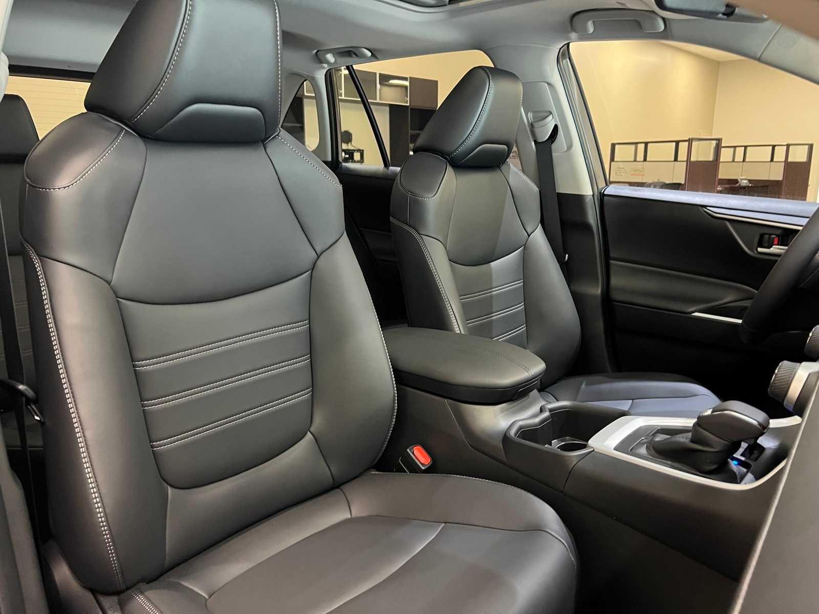 Thumbnail: 2025 Toyota RAV4 - 14