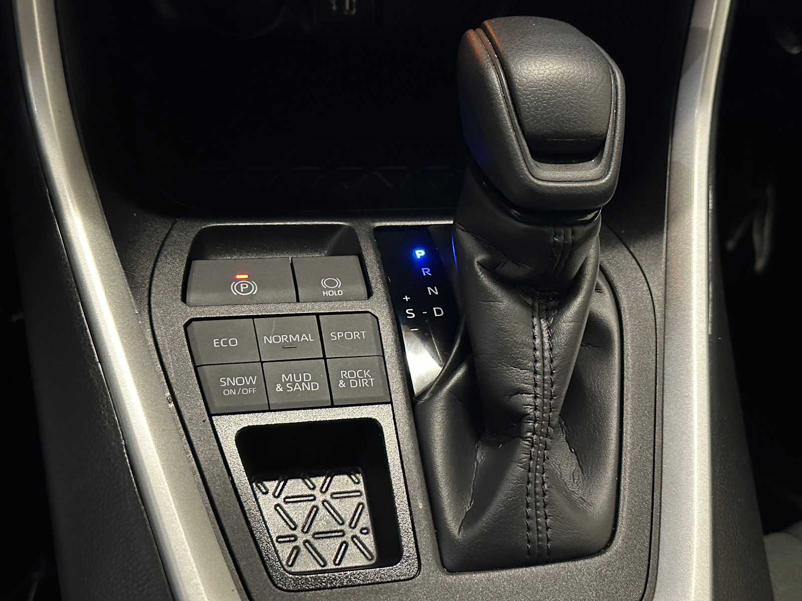 Thumbnail: 2024 Toyota RAV4 - 17