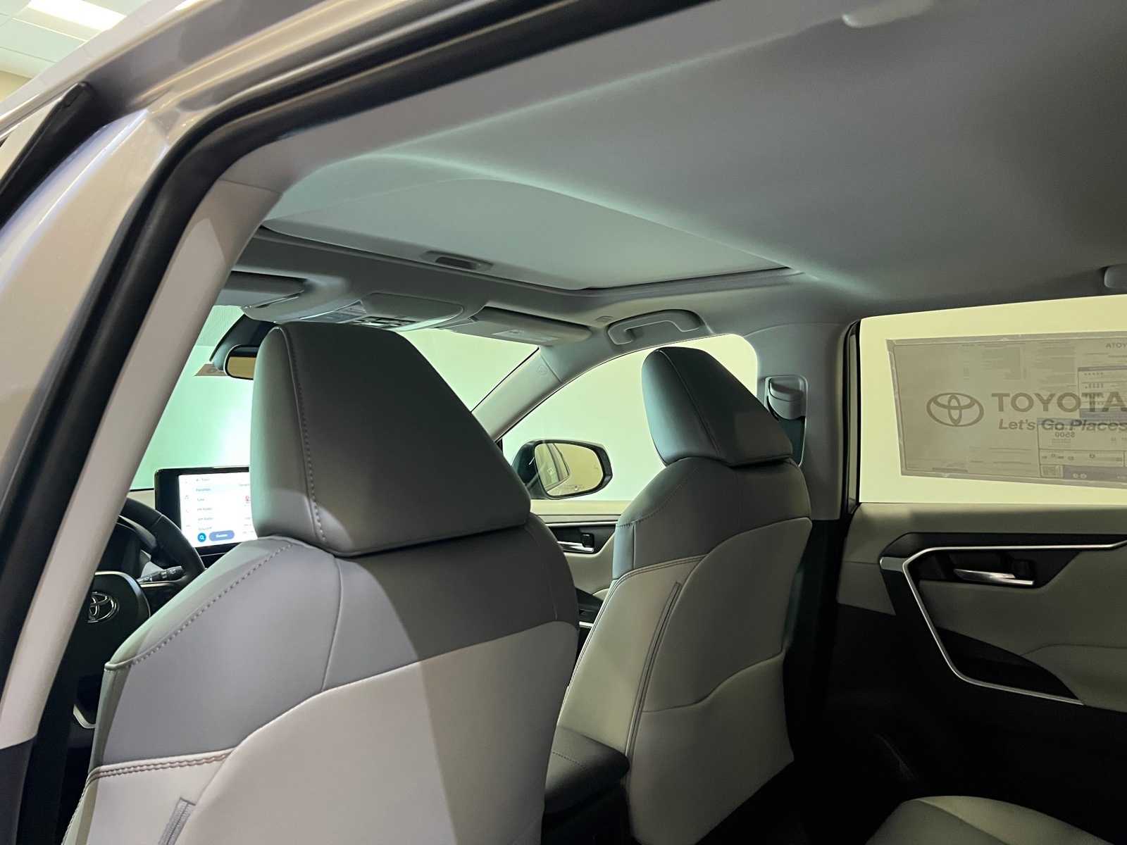 Thumbnail: 2025 Toyota RAV4 - 12
