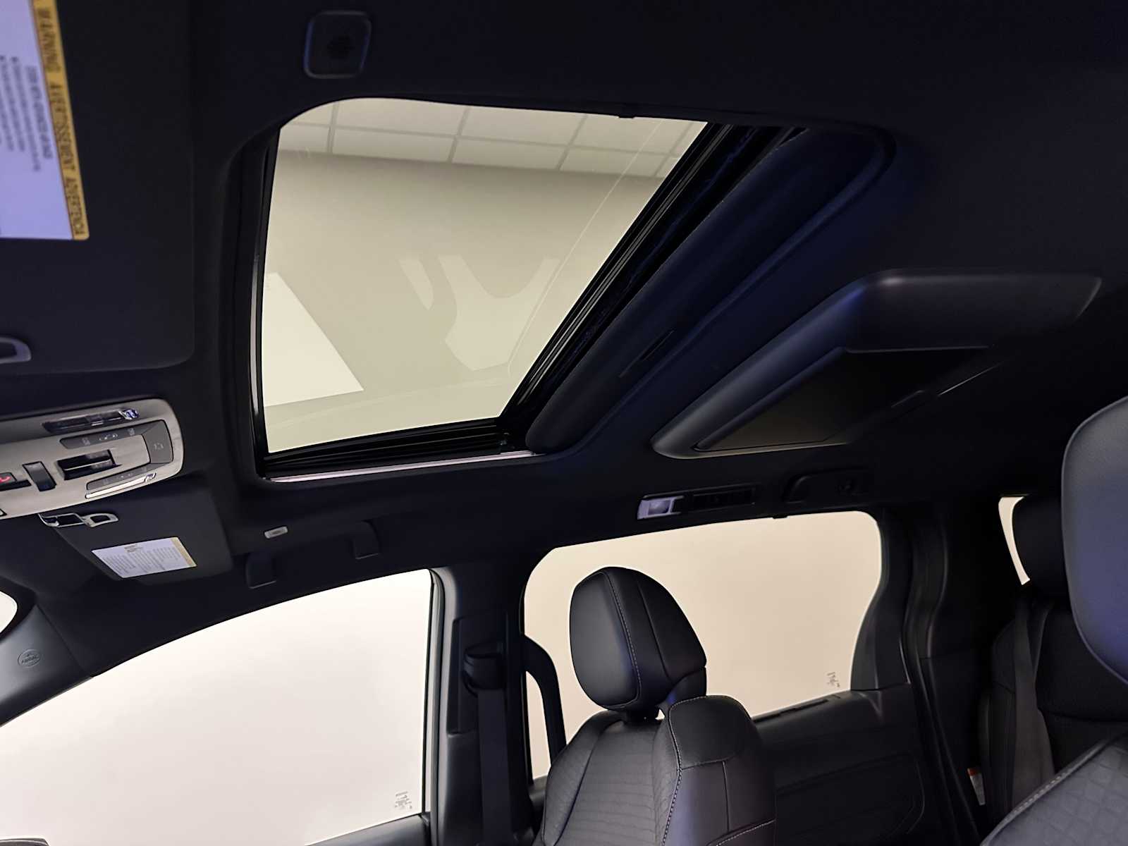 Thumbnail: 2025 Toyota Sienna - 22