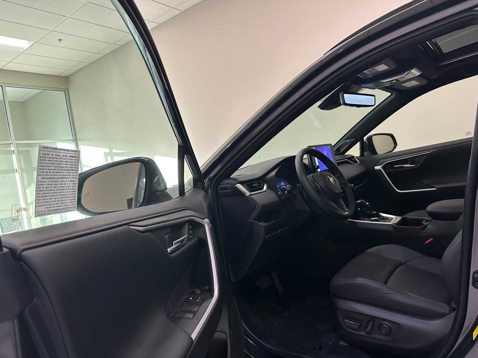 Thumbnail: 2025 Toyota RAV4 - 24