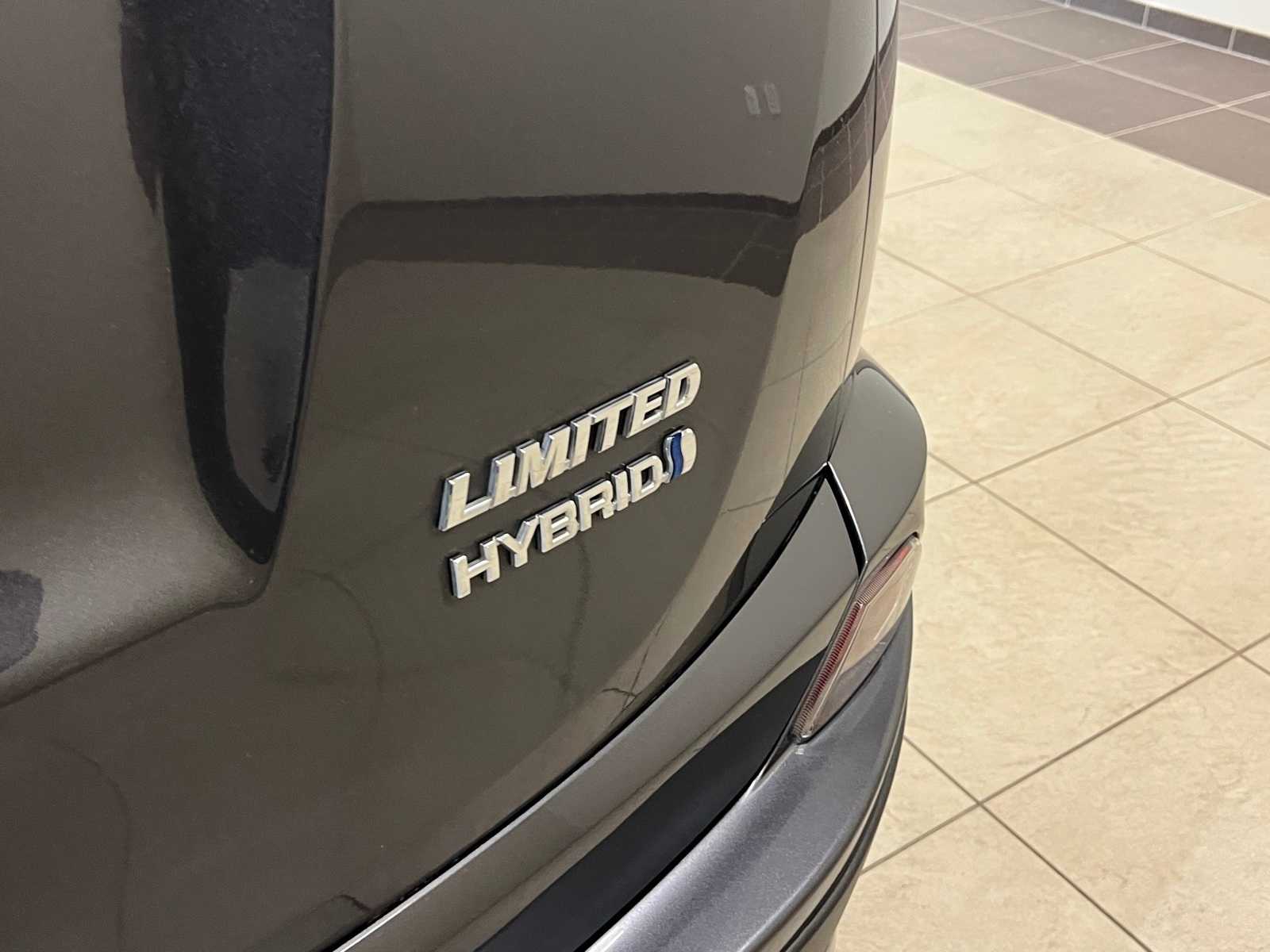 Thumbnail: 2018 Toyota RAV4 - 6