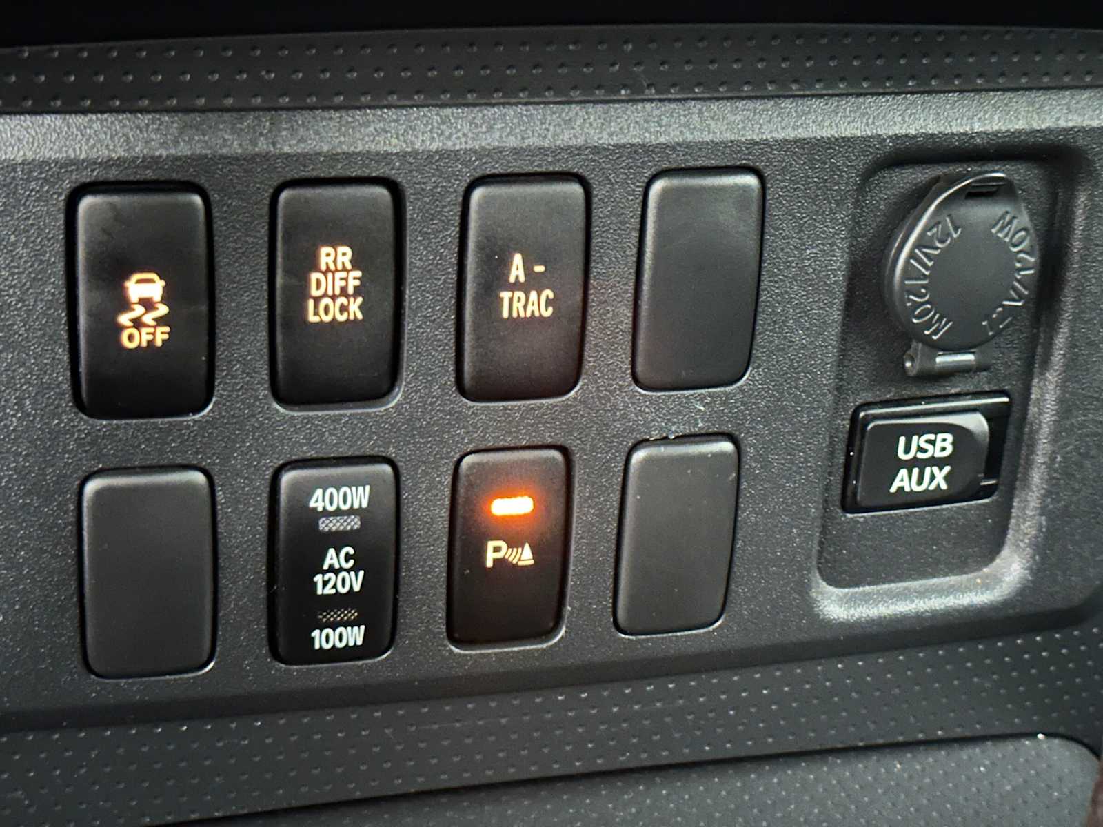 Thumbnail: 2014 Toyota FJ Cruiser - 16