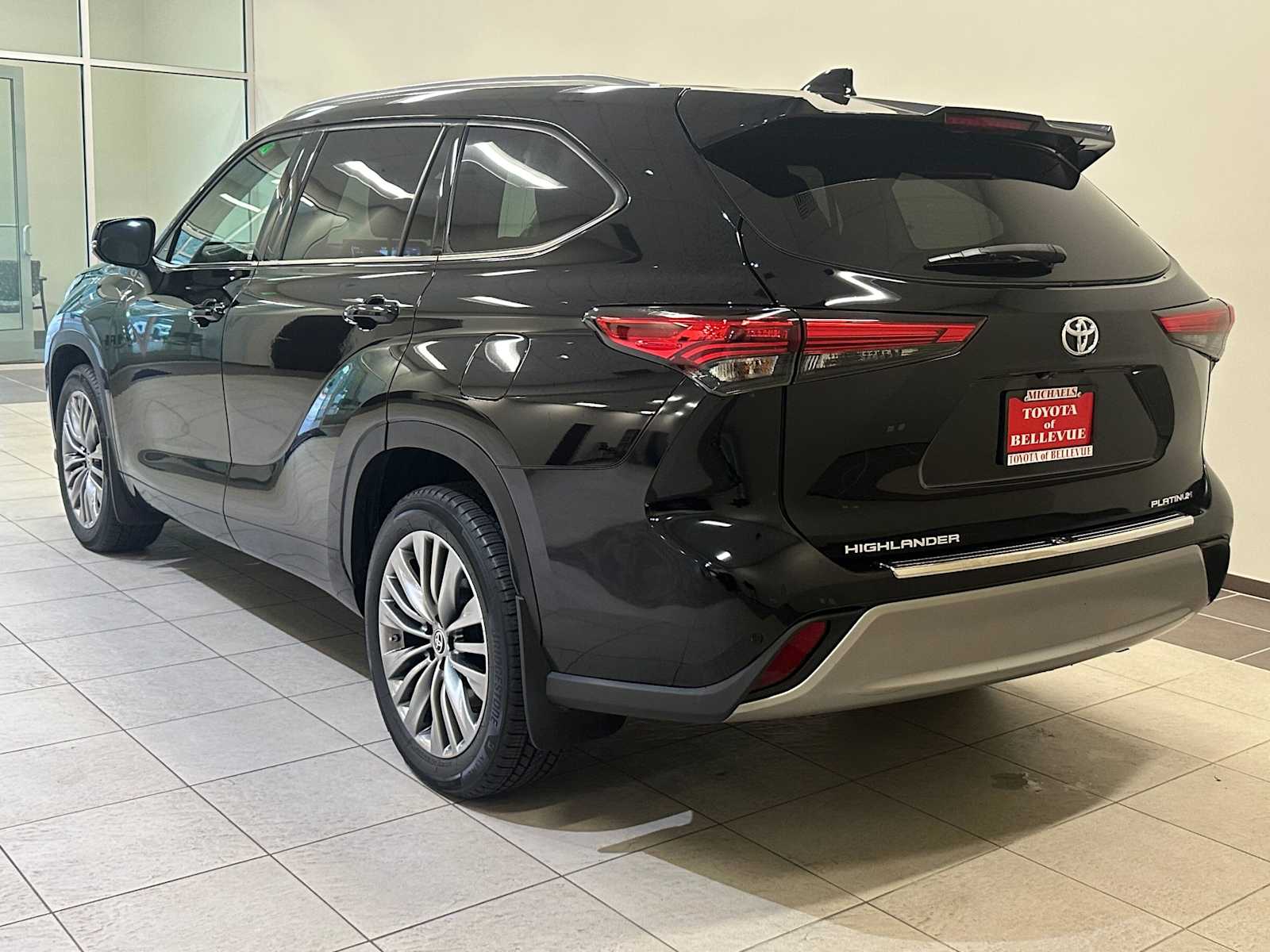 Thumbnail: 2020 Toyota Highlander - 5