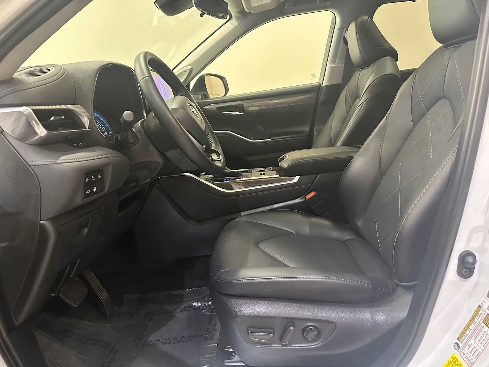 Thumbnail: 2025 Toyota Highlander - 21