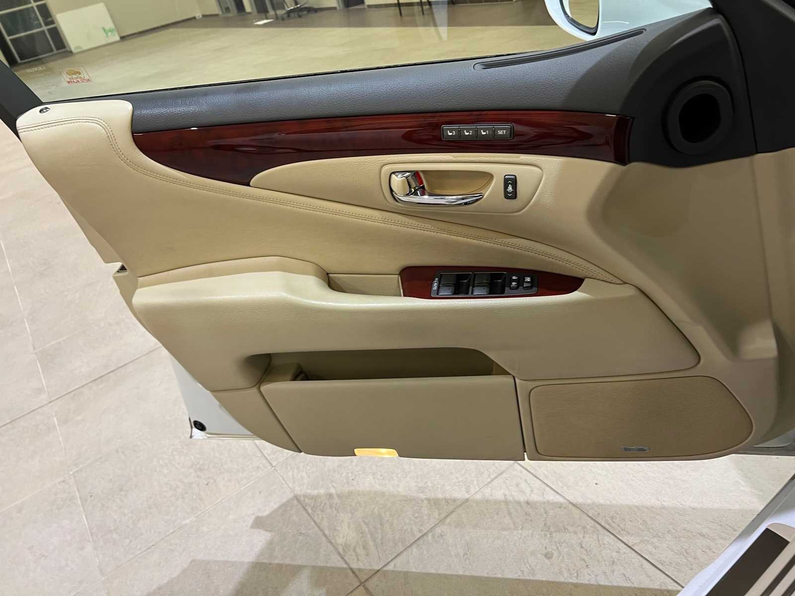 Thumbnail: 2010 Lexus LS - 18