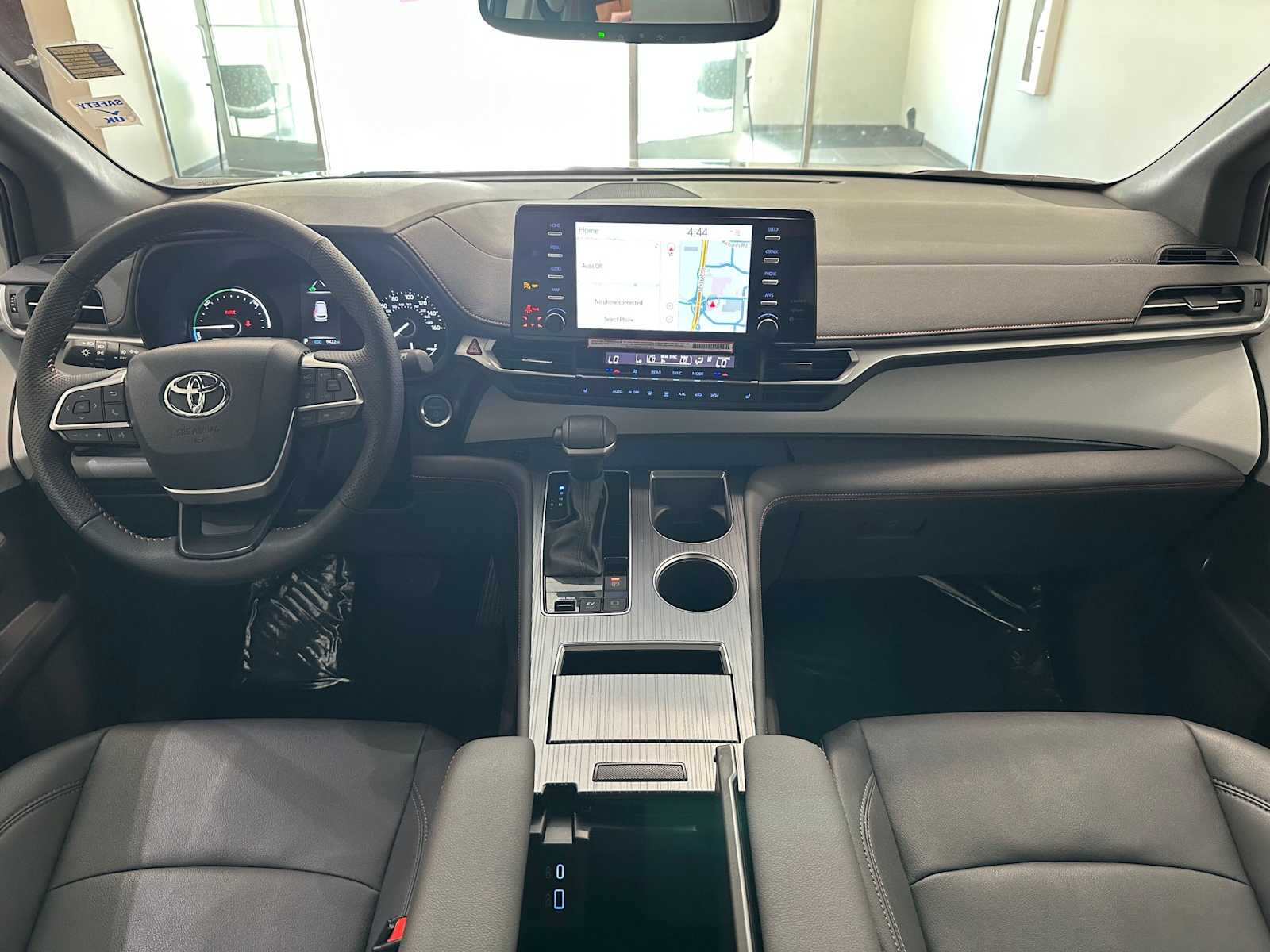 Thumbnail: 2024 Toyota Sienna - 10