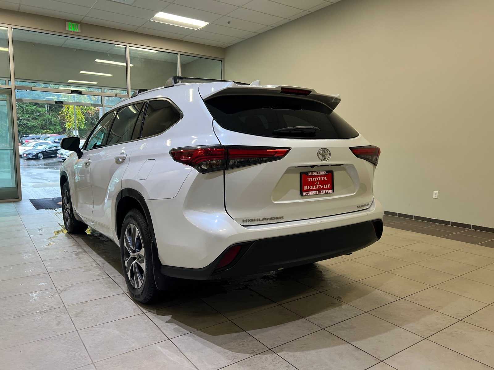 Thumbnail: 2022 Toyota Highlander - 4