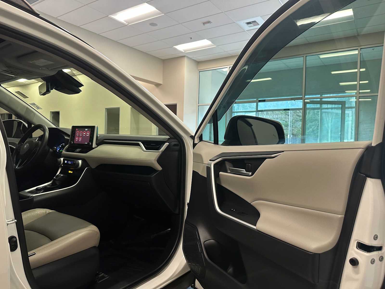 Thumbnail: 2019 Toyota RAV4 - 29