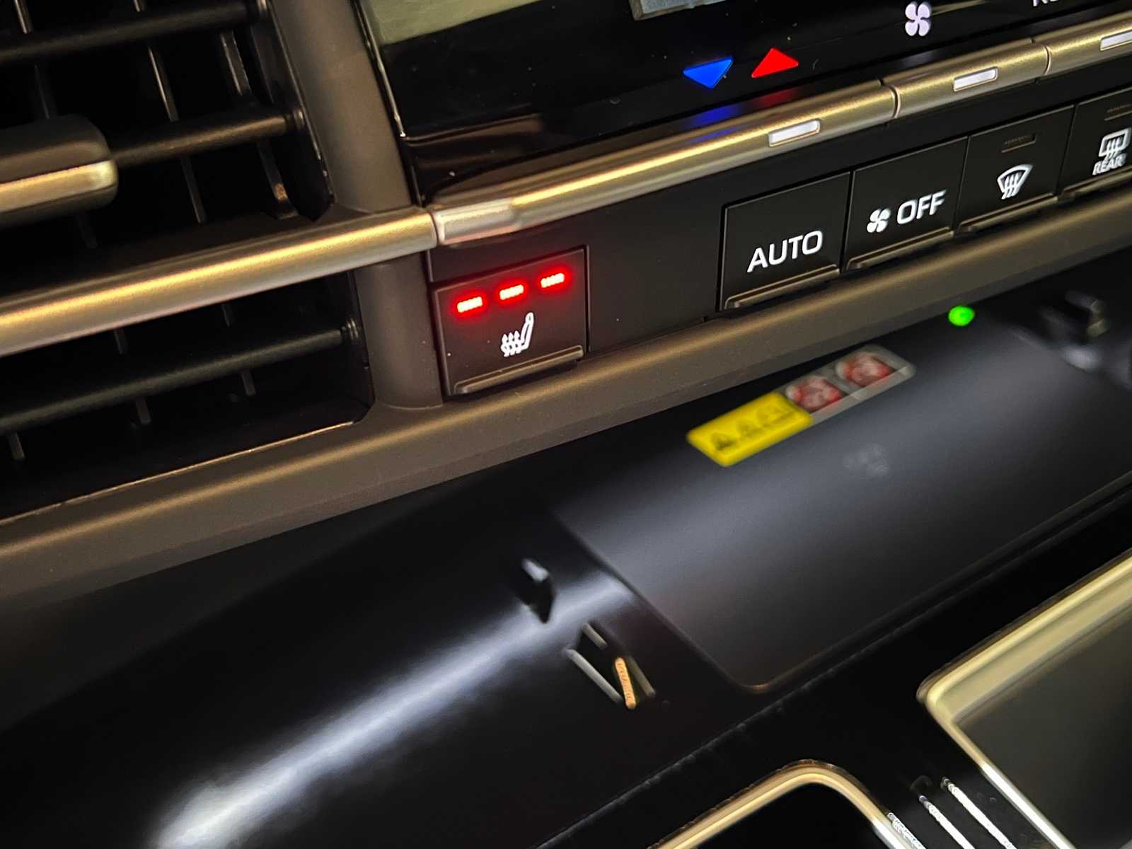 Thumbnail: 2025 Toyota Sienna - 26