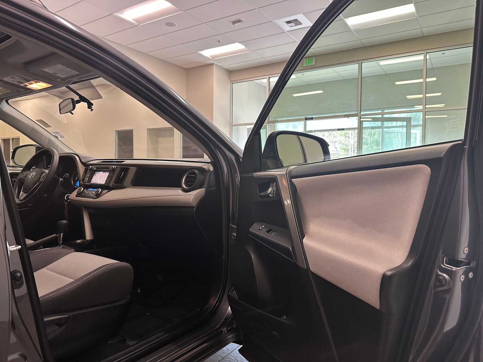 Thumbnail: 2014 Toyota RAV4 - 27