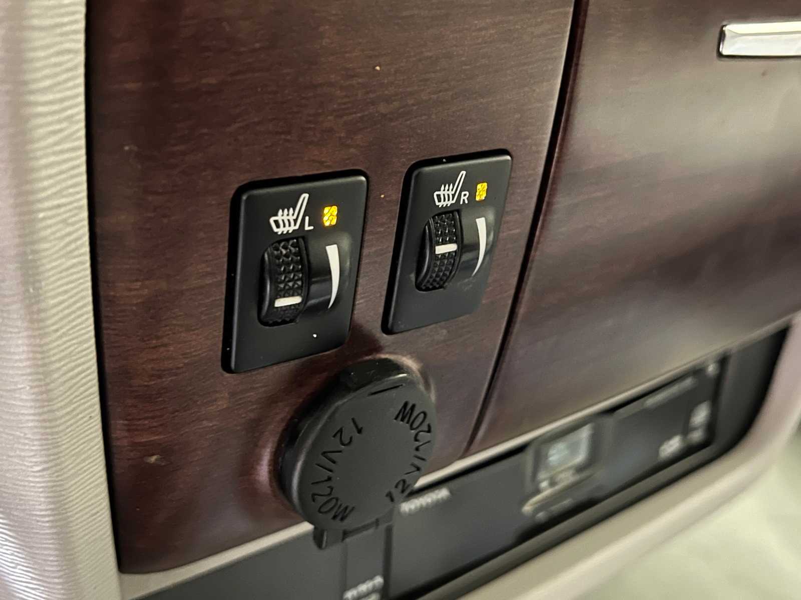 Thumbnail: 2014 Toyota Sienna - 26