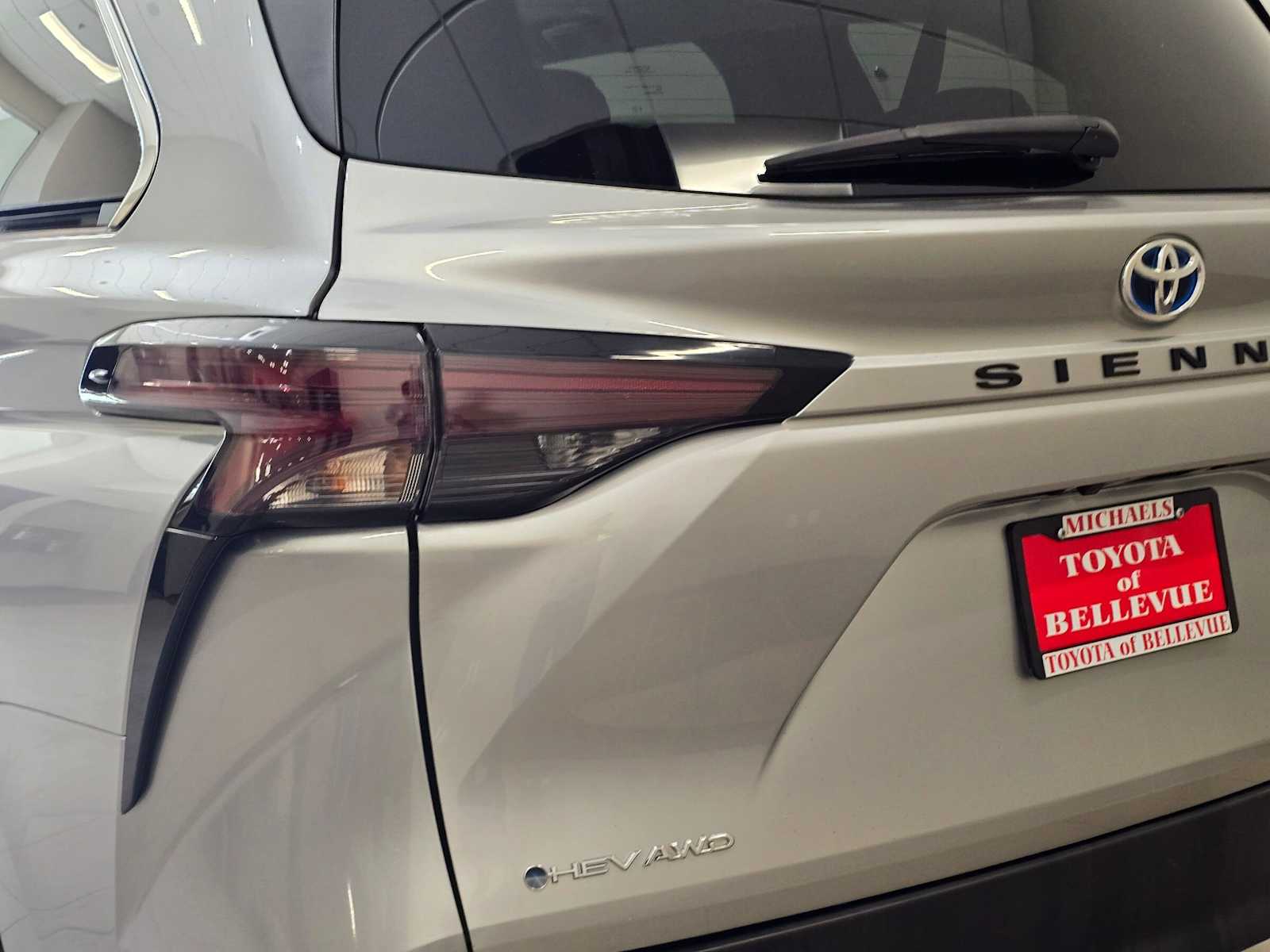 Thumbnail: 2025 Toyota Sienna - 7