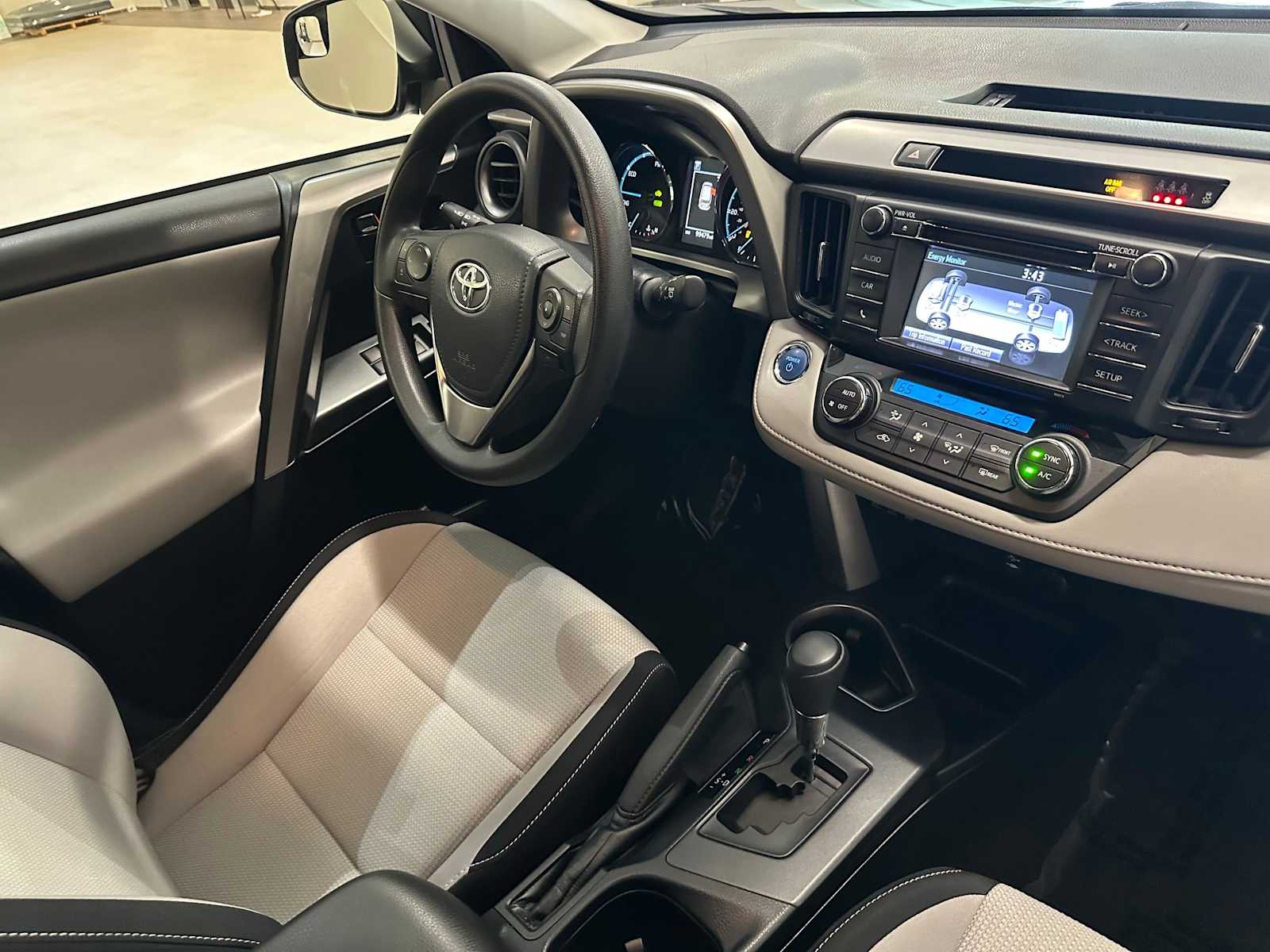 Thumbnail: 2018 Toyota RAV4 - 27