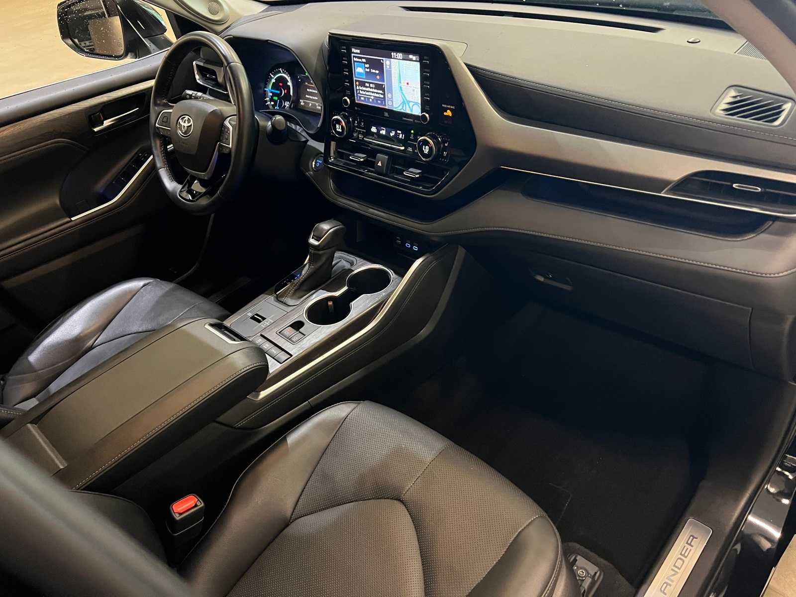 Thumbnail: 2022 Toyota Highlander - 15