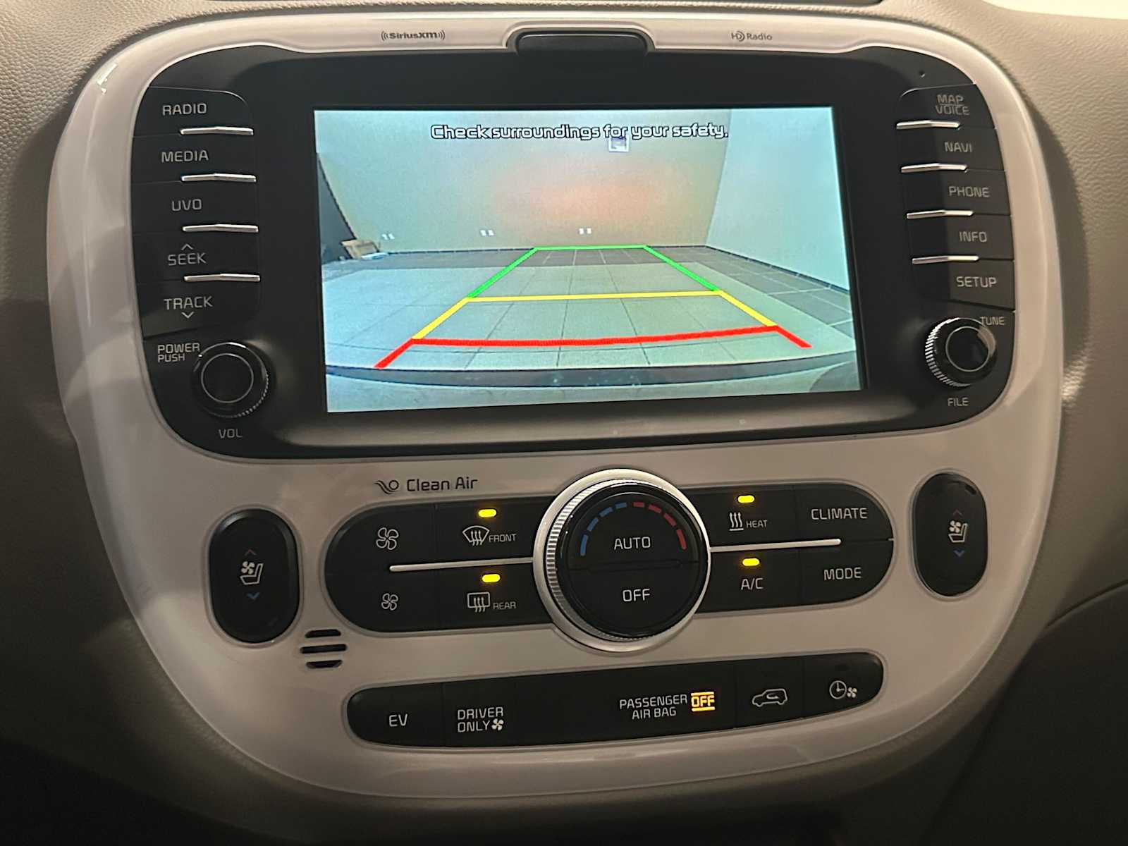 Thumbnail: 2016 Kia Soul EV - 13