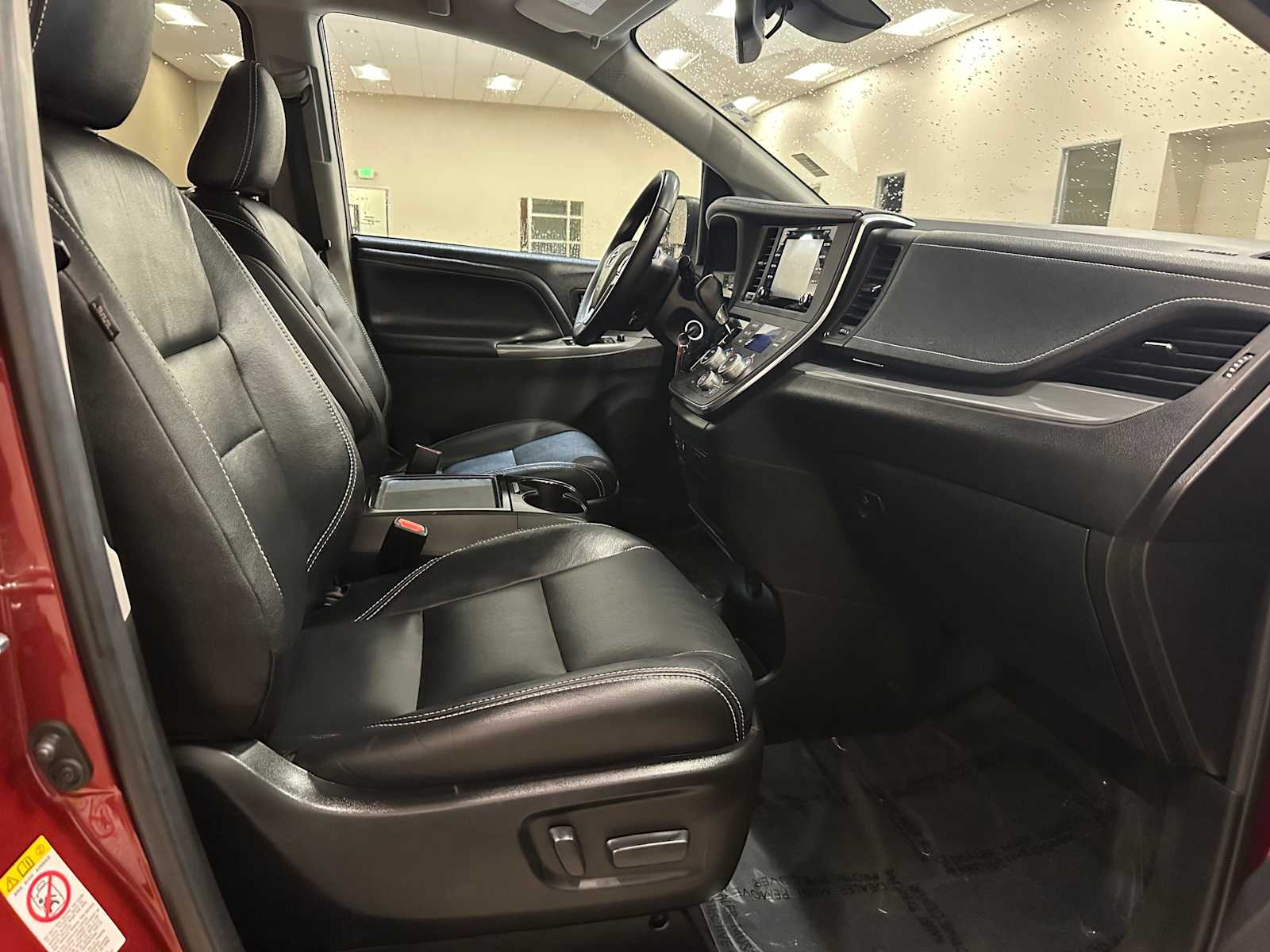 Thumbnail: 2018 Toyota Sienna - 25