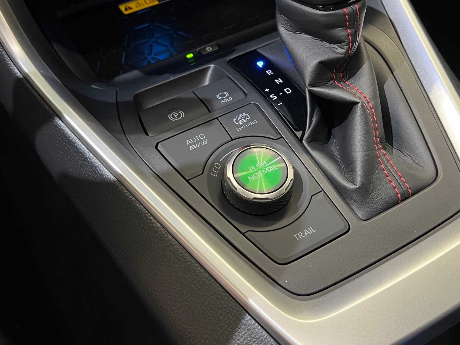 Thumbnail: 2025 Toyota RAV4 - 25