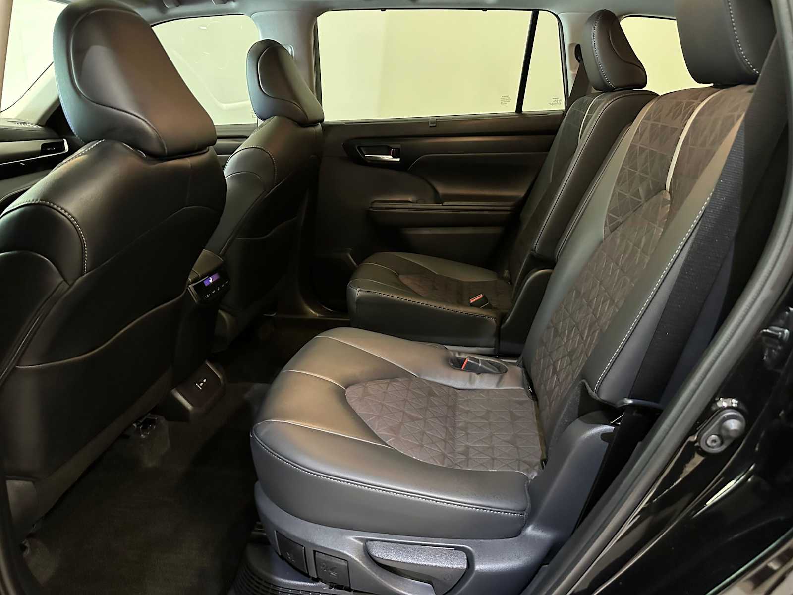 Thumbnail: 2024 Toyota Highlander - 22